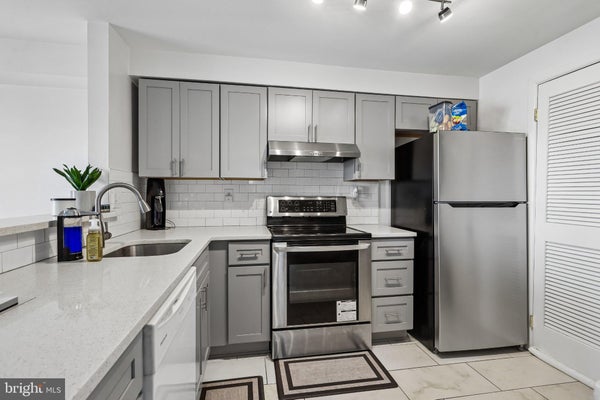 1006 WARWICK CT # B, STERLING, VA 20164 - Image 48db195424c6b2144bee7c2d4e4d91c2/724261474