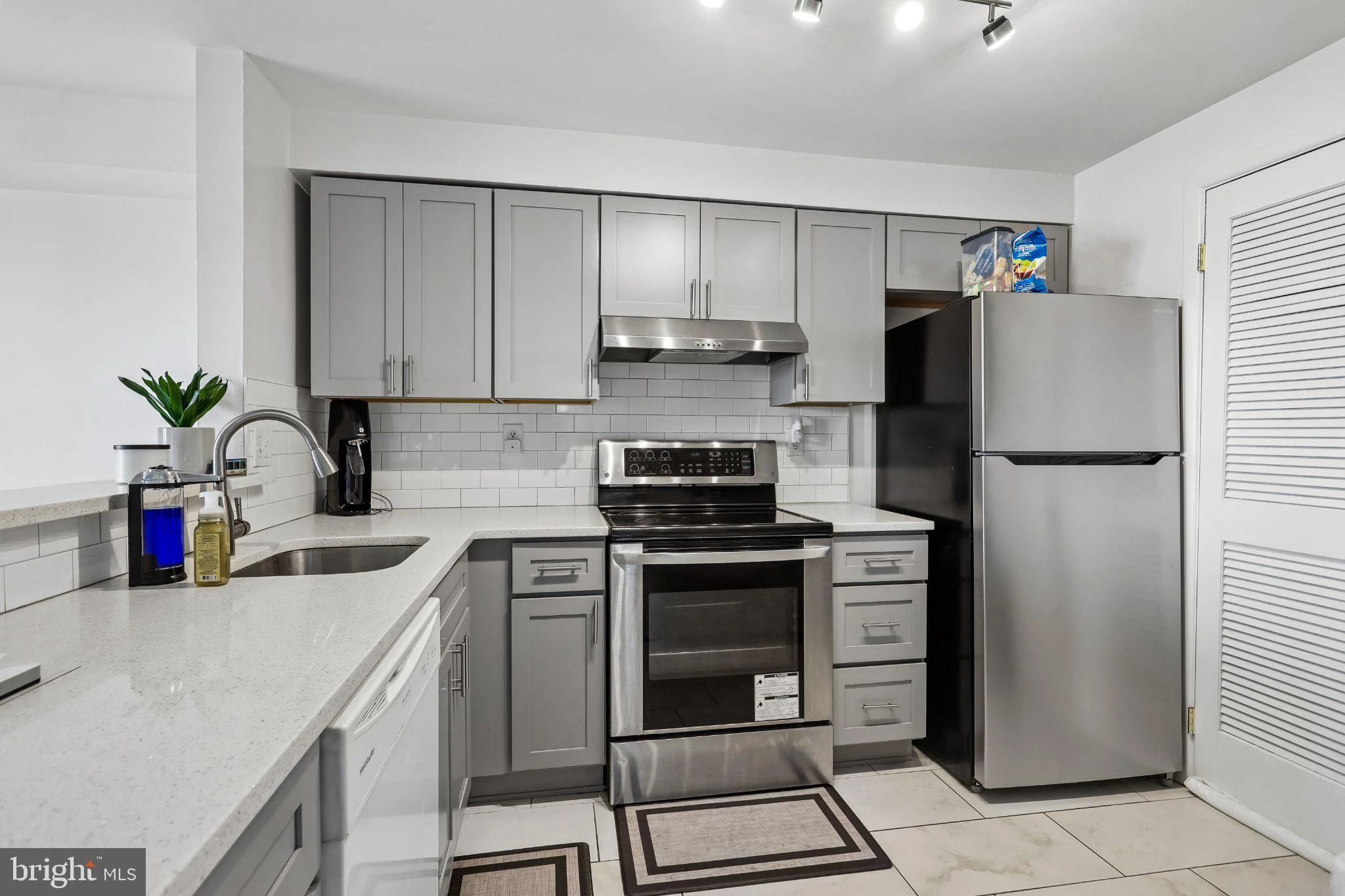 1006 Warwick Court Unit B