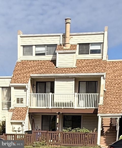Photo of 1006 Warwick Court #B, STERLING, VA 20164 (MLS # VALO2137544)