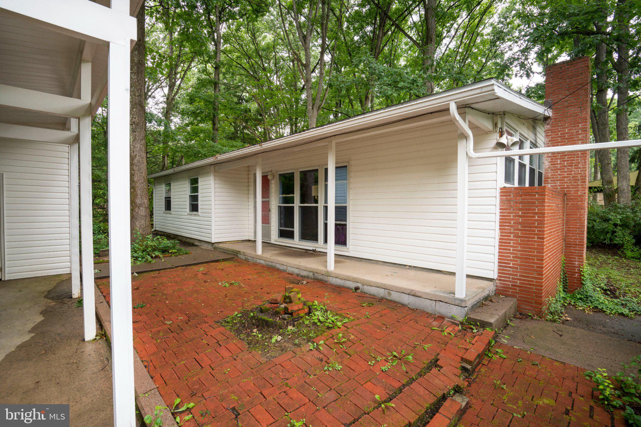 362 LAUREL LANE