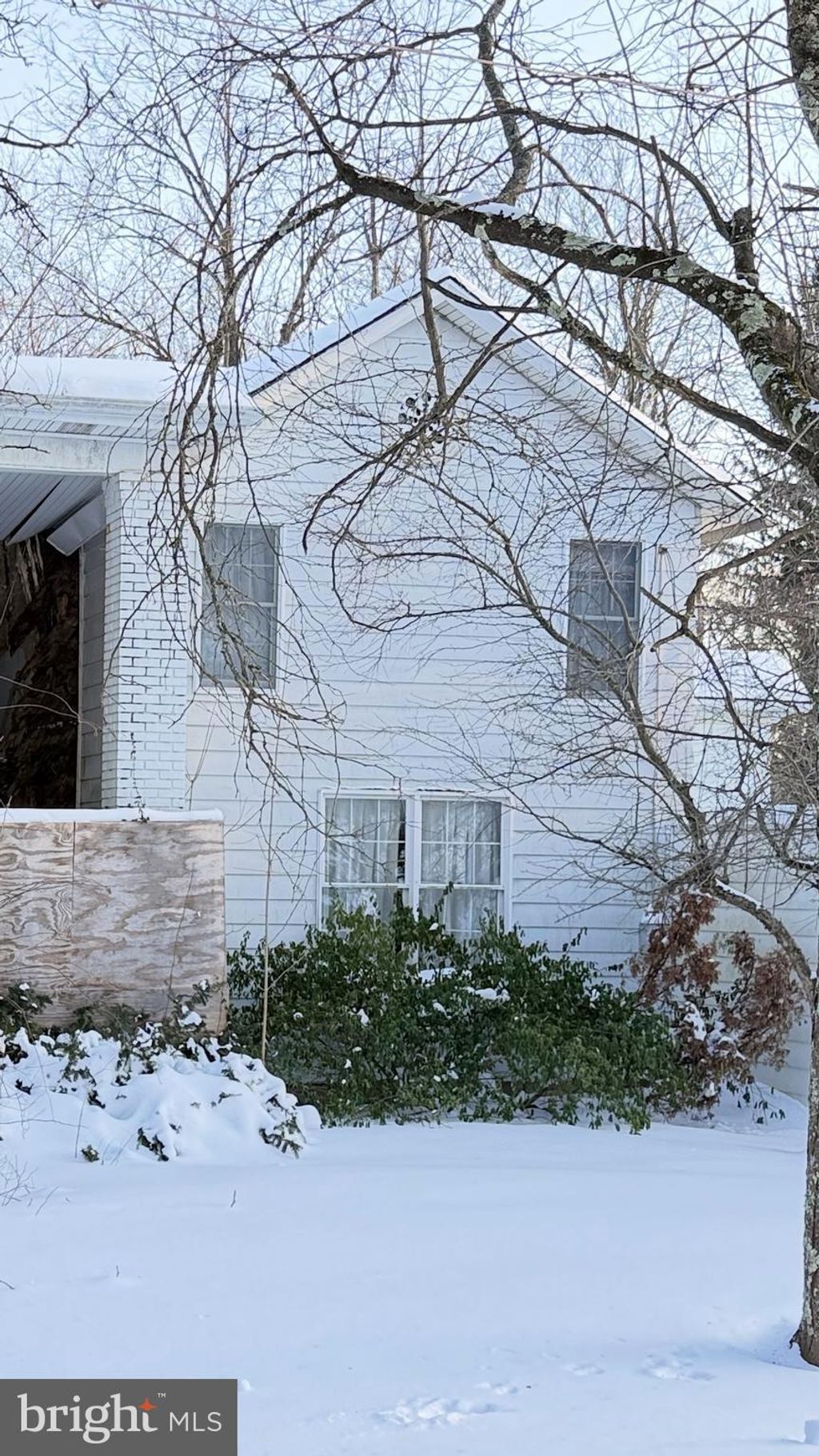 Photo of 18 Cottage St, CARBONDALE, PA 18407 (MLS # PALW2000758)