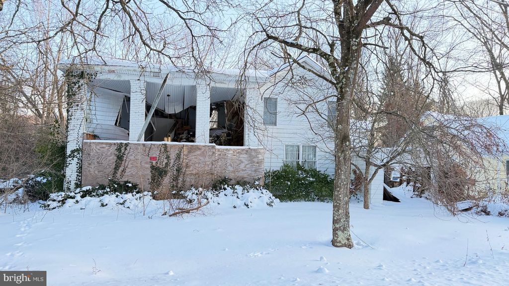 Photo of 18 Cottage St, CARBONDALE, PA 18407 (MLS # PALW2000758)