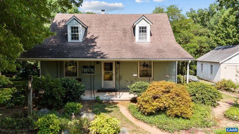 246 THE CROSS RD SCOTTSVILLE VA 24590