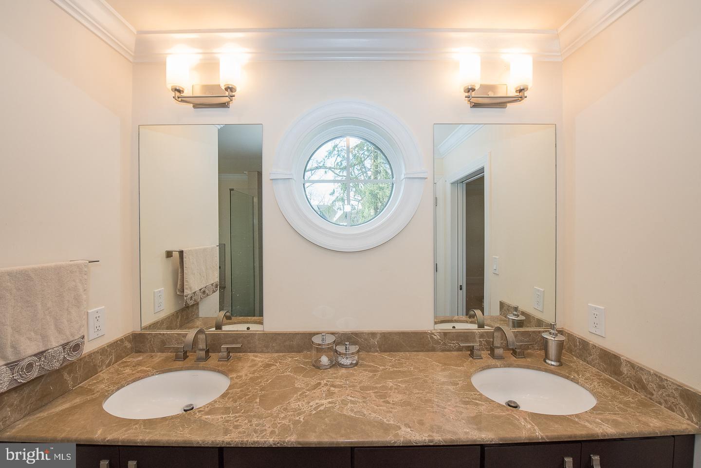 ASHWOOD MANOR - Residential