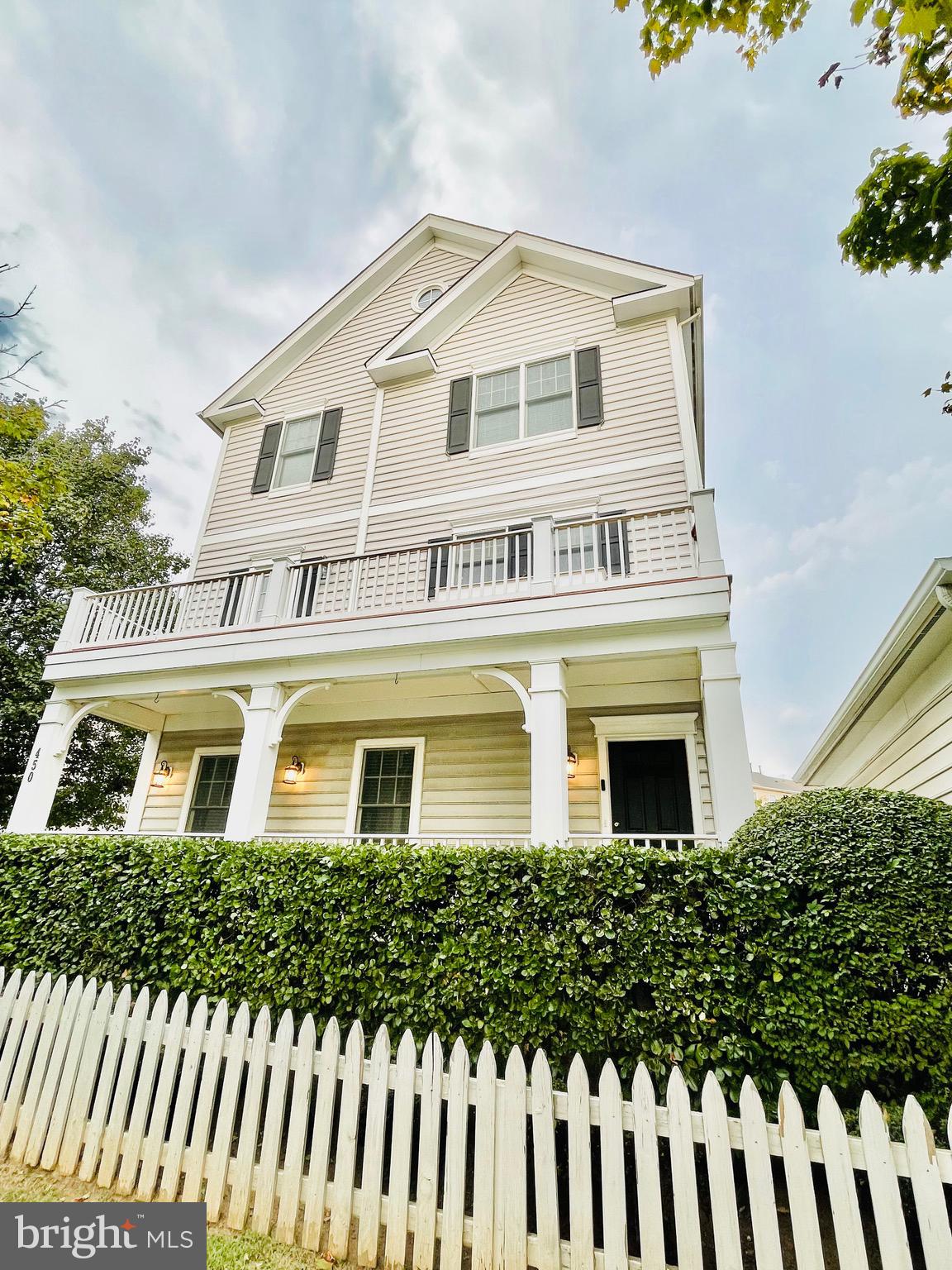 LAKELANDS - Residential Lease