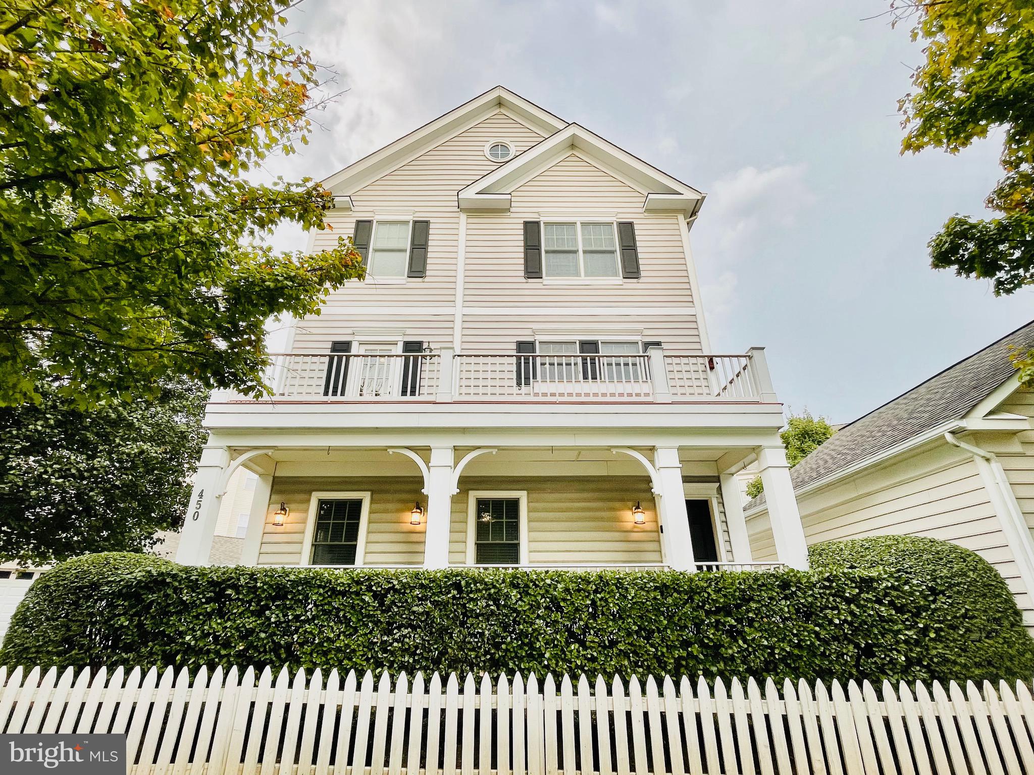 LAKELANDS - Residential Lease