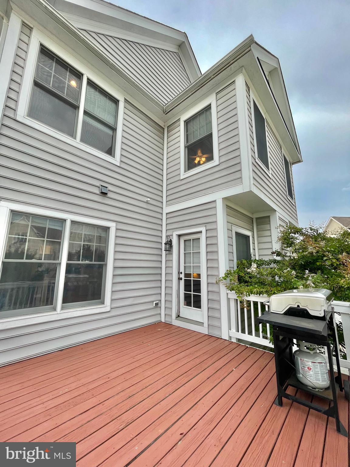 LAKELANDS - Residential Lease