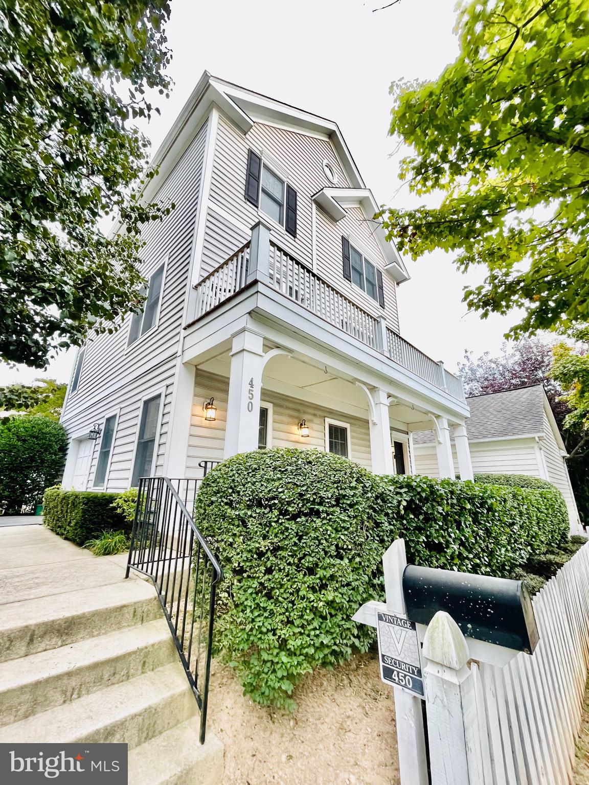 LAKELANDS - Residential Lease