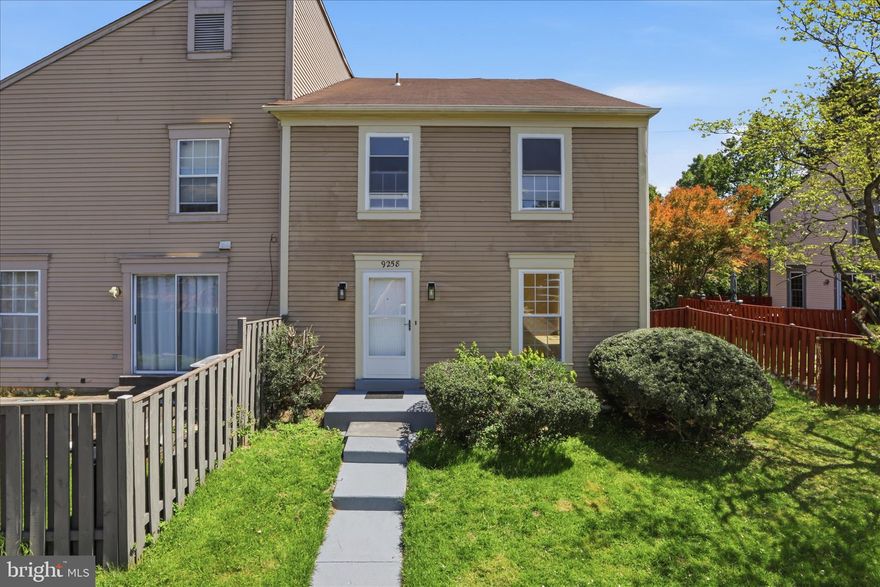 Beautiful End unit Townhome in Goshen Village min to Montgomery Village, Nicely renovated with new windows new lighting fixtures, 3 level with finished basement.