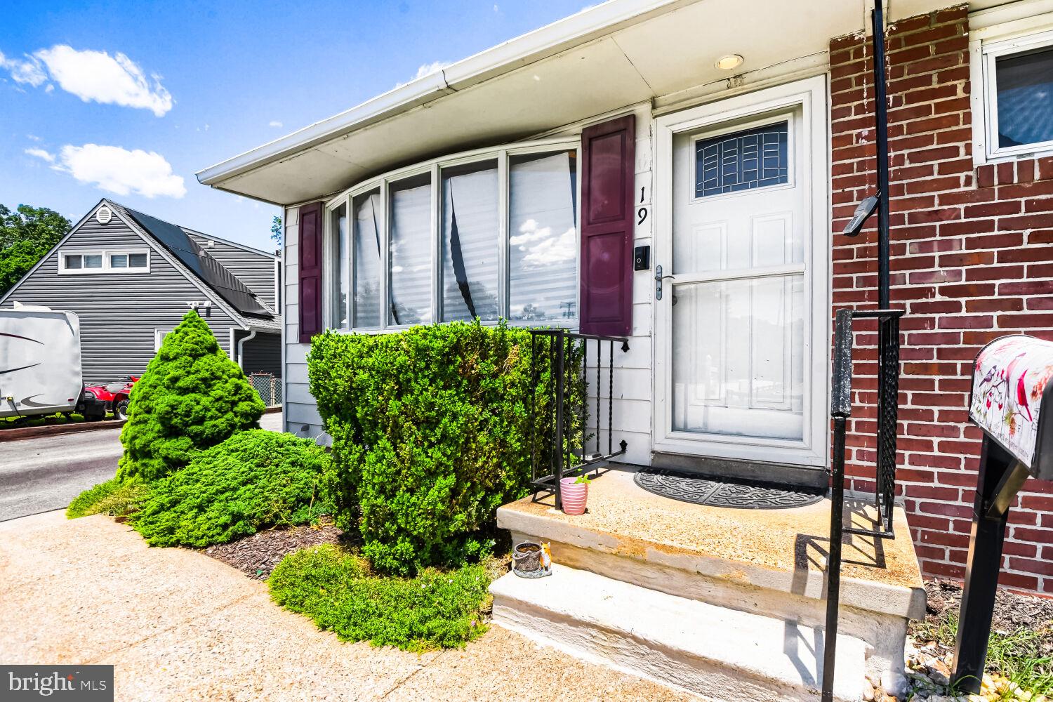 COUNTRY CLUB ESTATES - Residential
