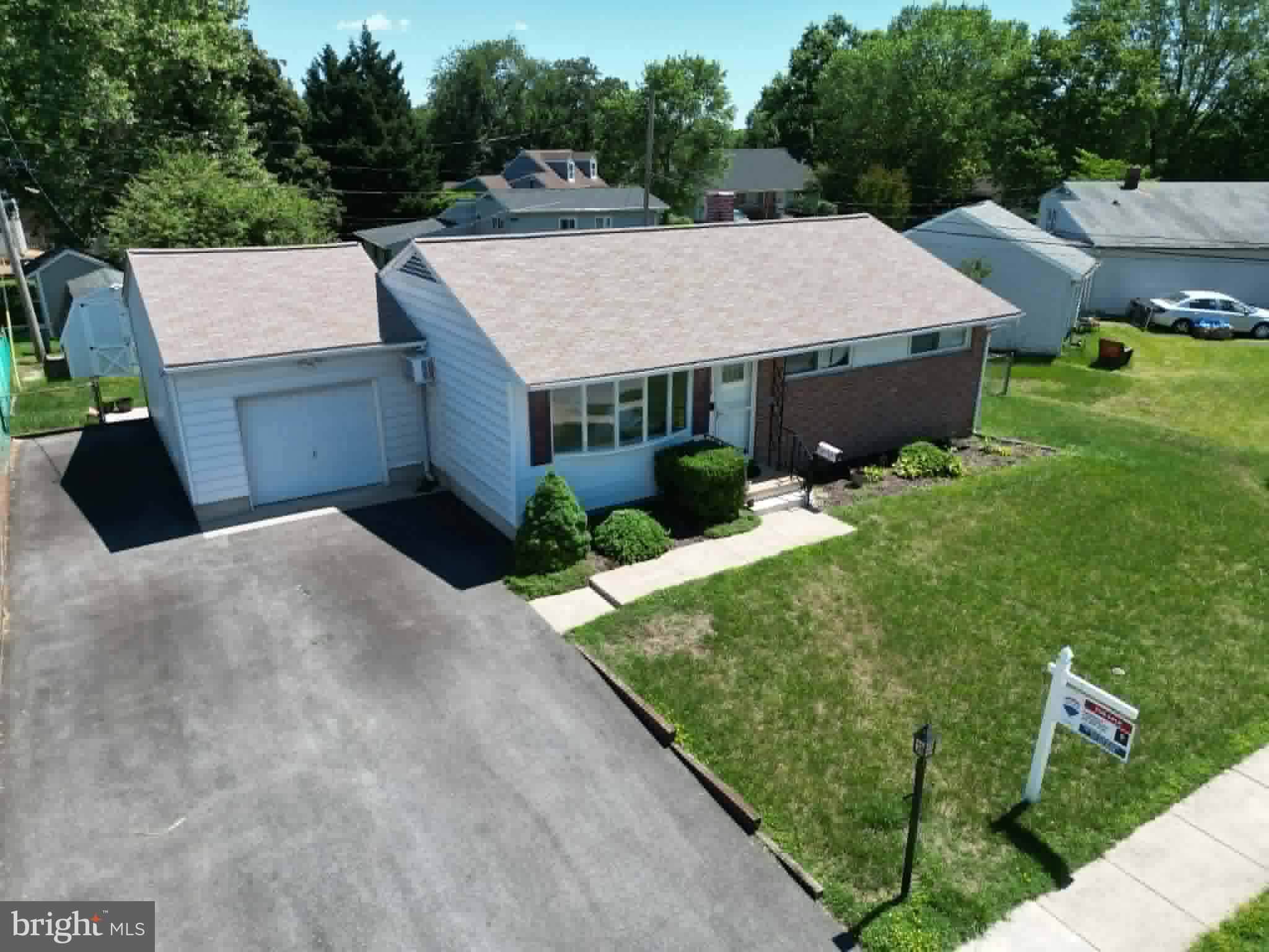 COUNTRY CLUB ESTATES - Residential