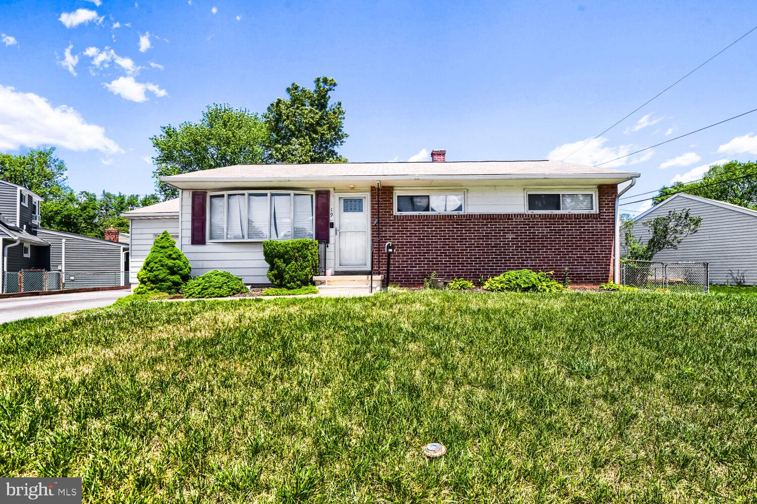 COUNTRY CLUB ESTATES - Residential