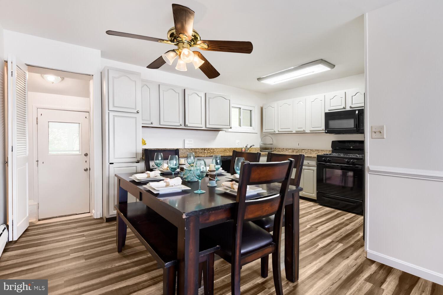 COUNTRY CLUB ESTATES - Residential