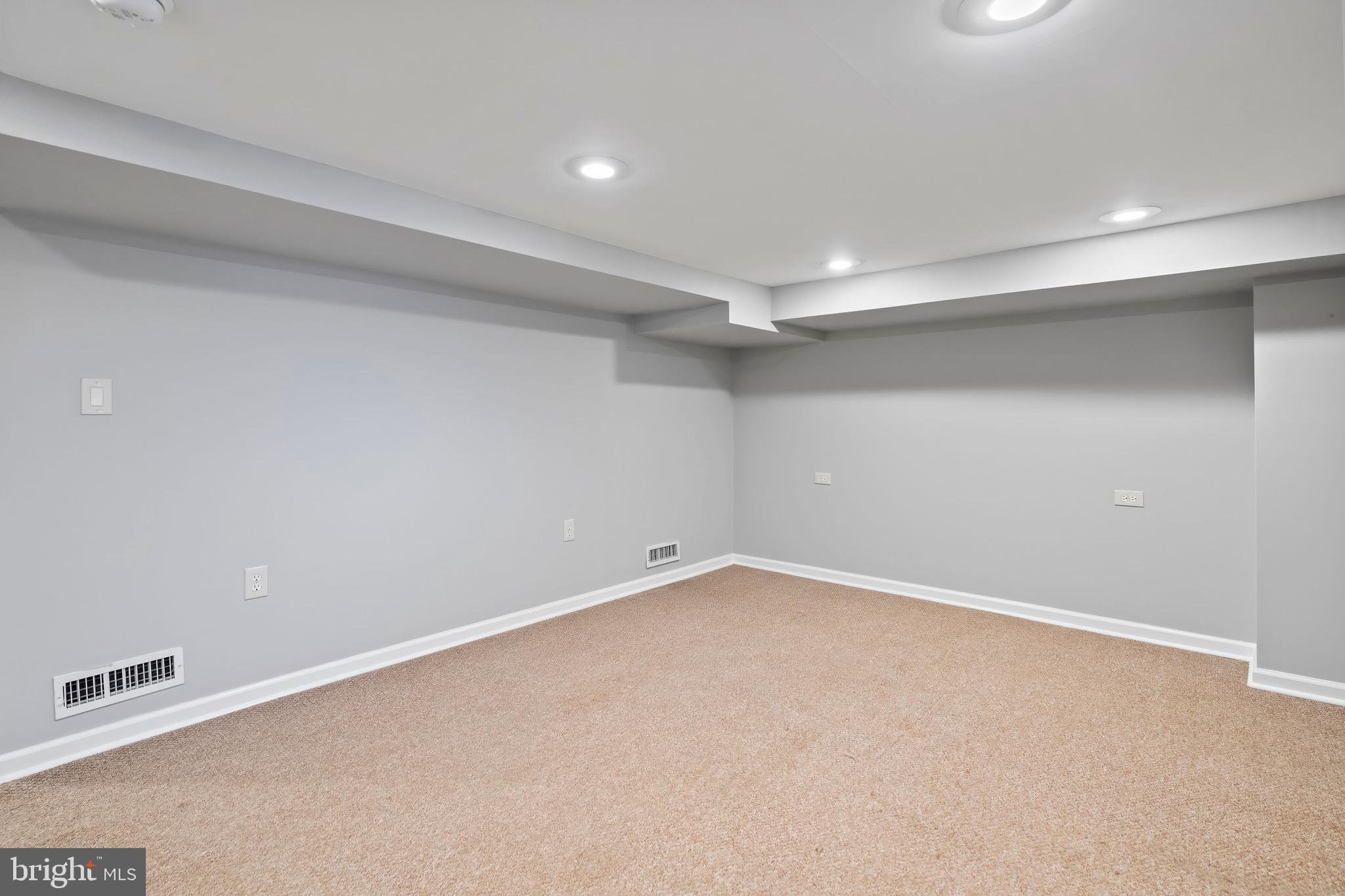 SHADY OAKS - Residential Lease