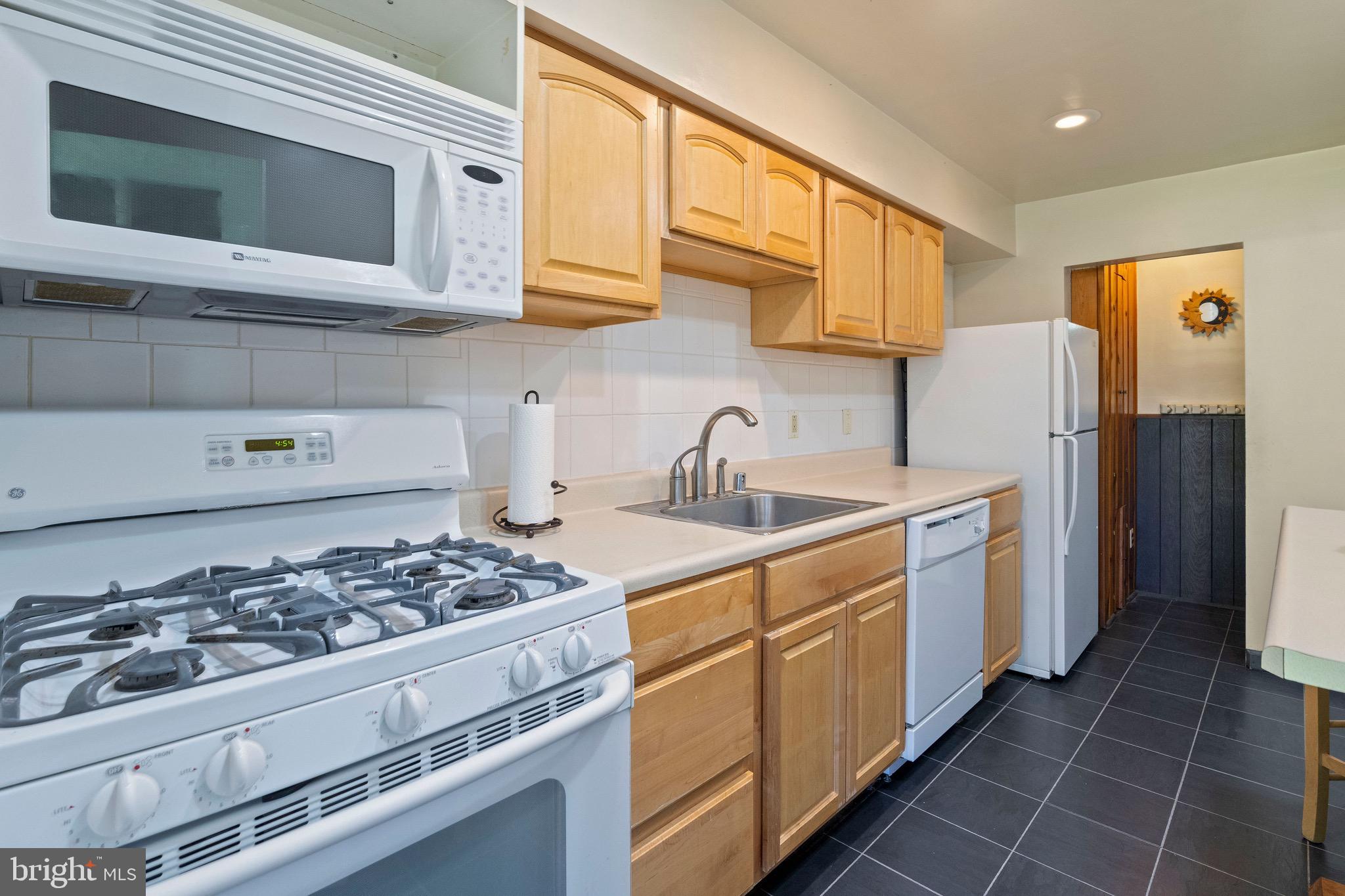 SHADY OAKS - Residential Lease