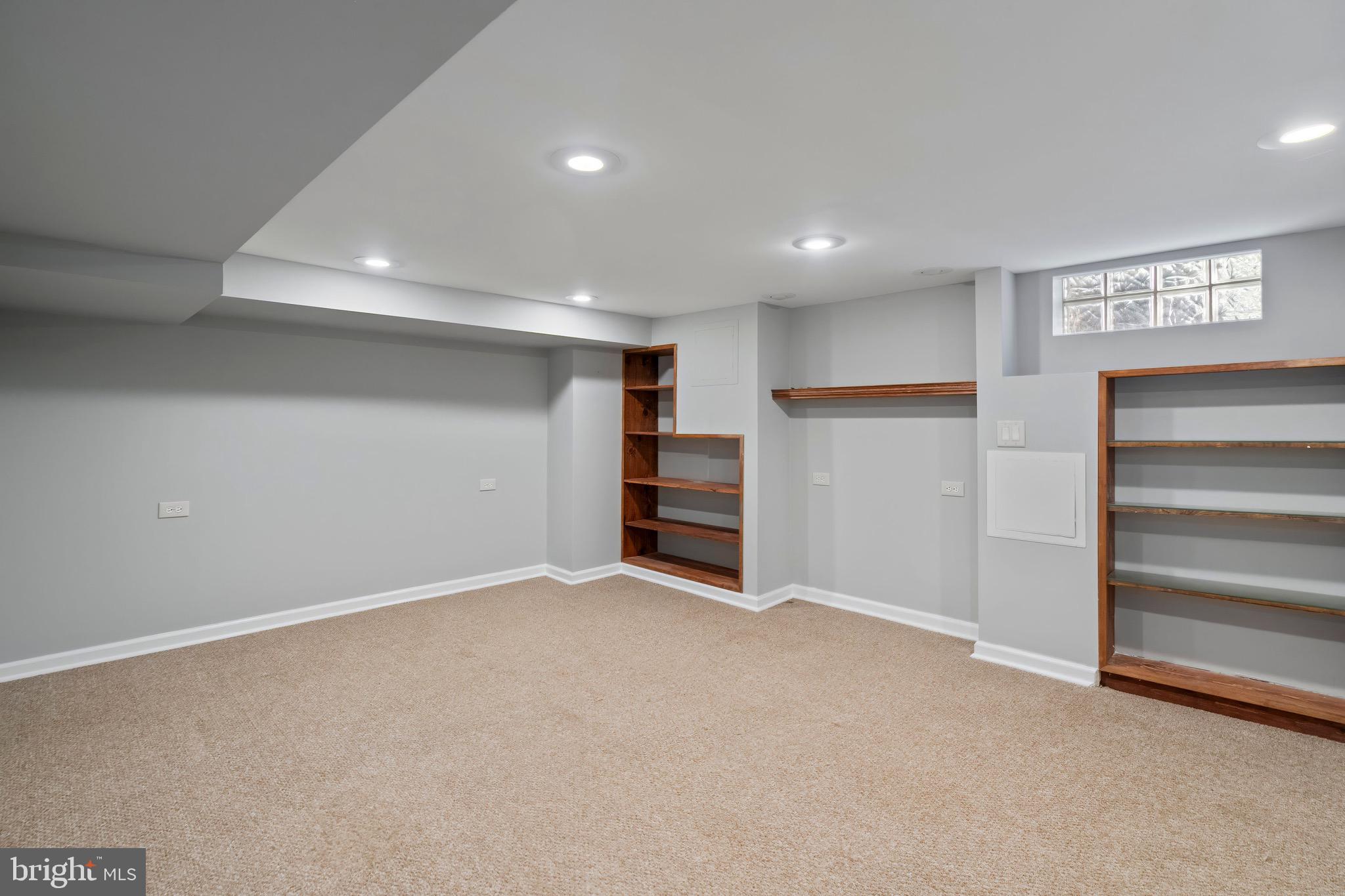 SHADY OAKS - Residential Lease