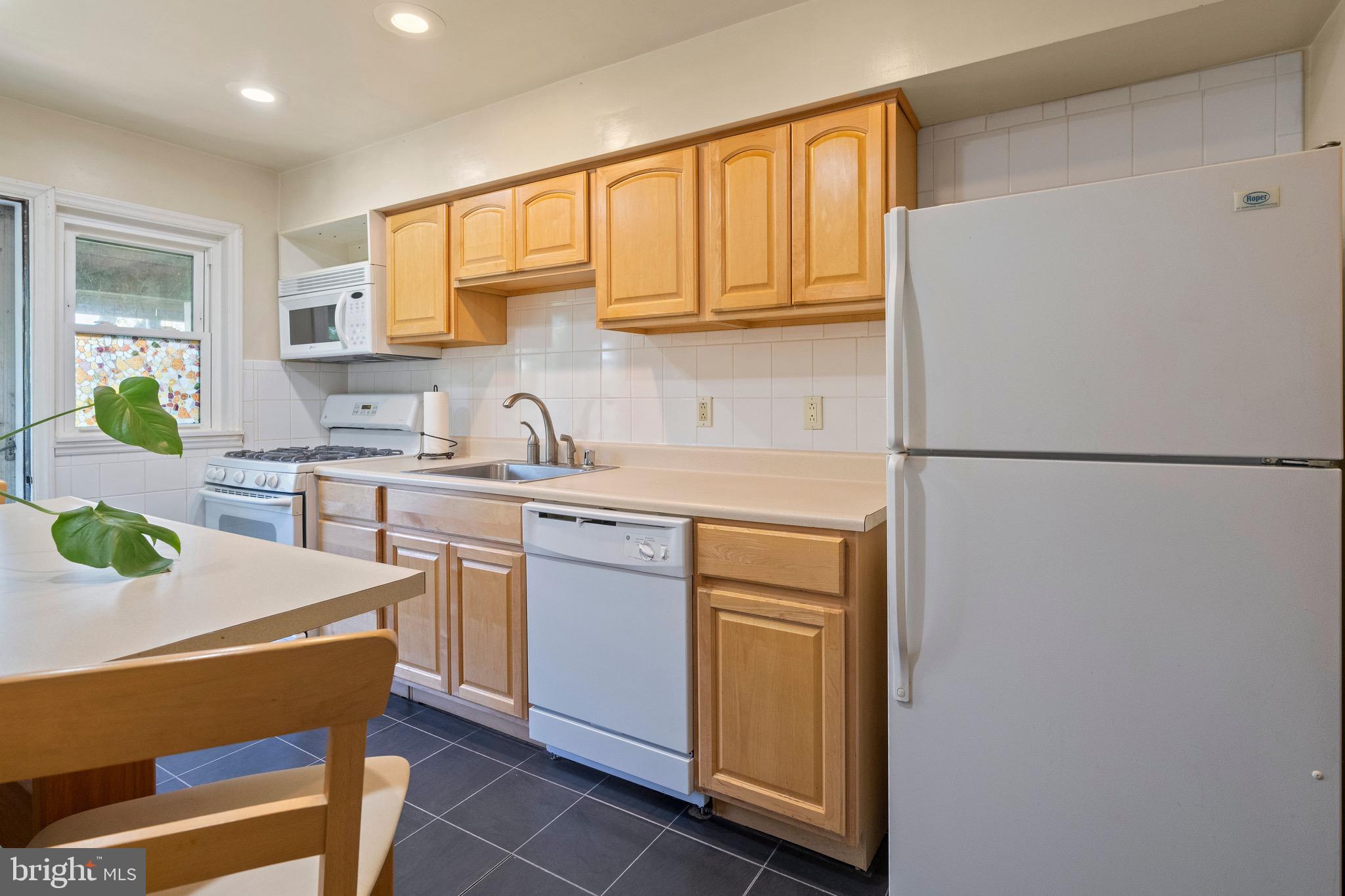 SHADY OAKS - Residential Lease