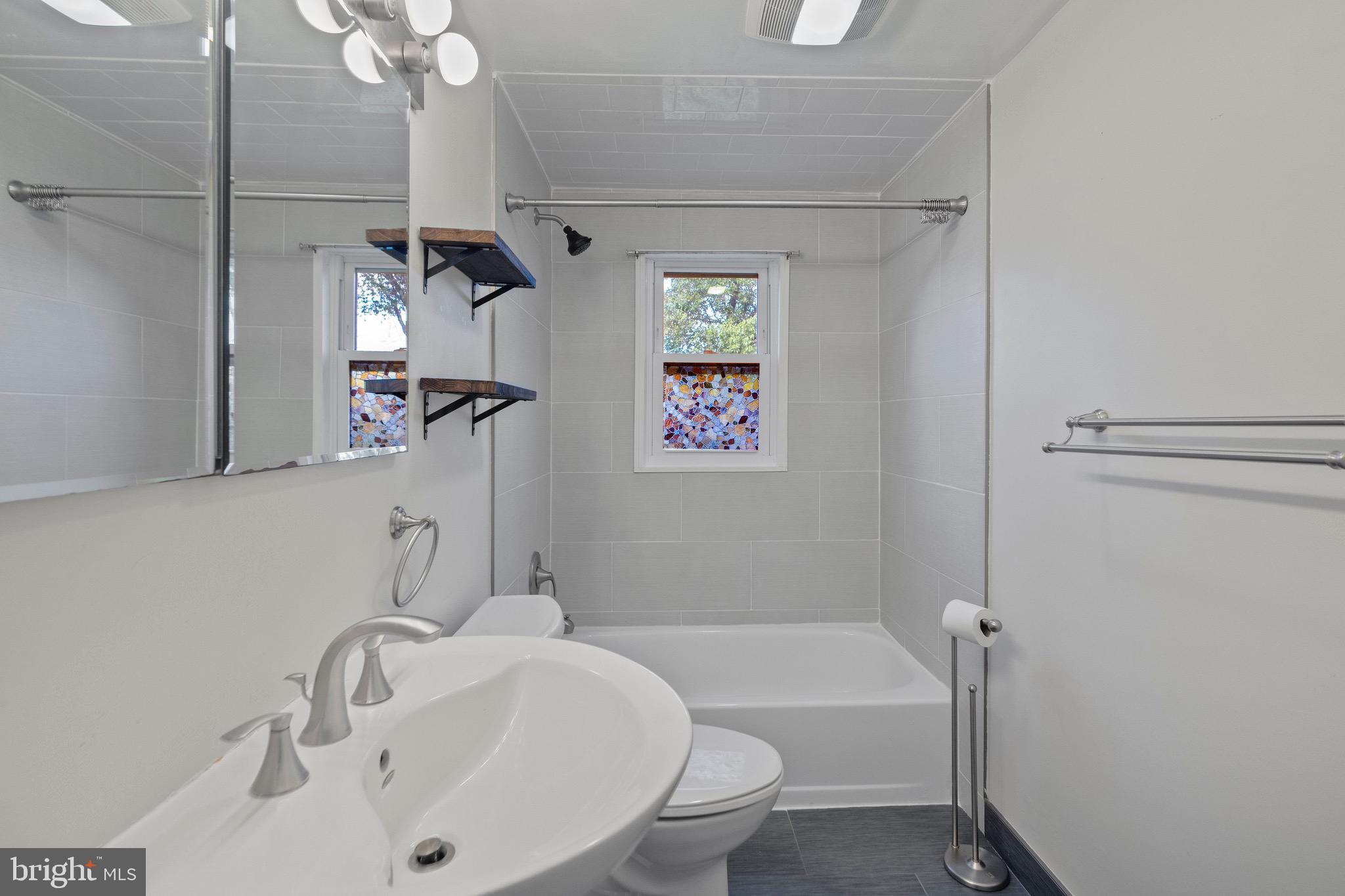 SHADY OAKS - Residential Lease