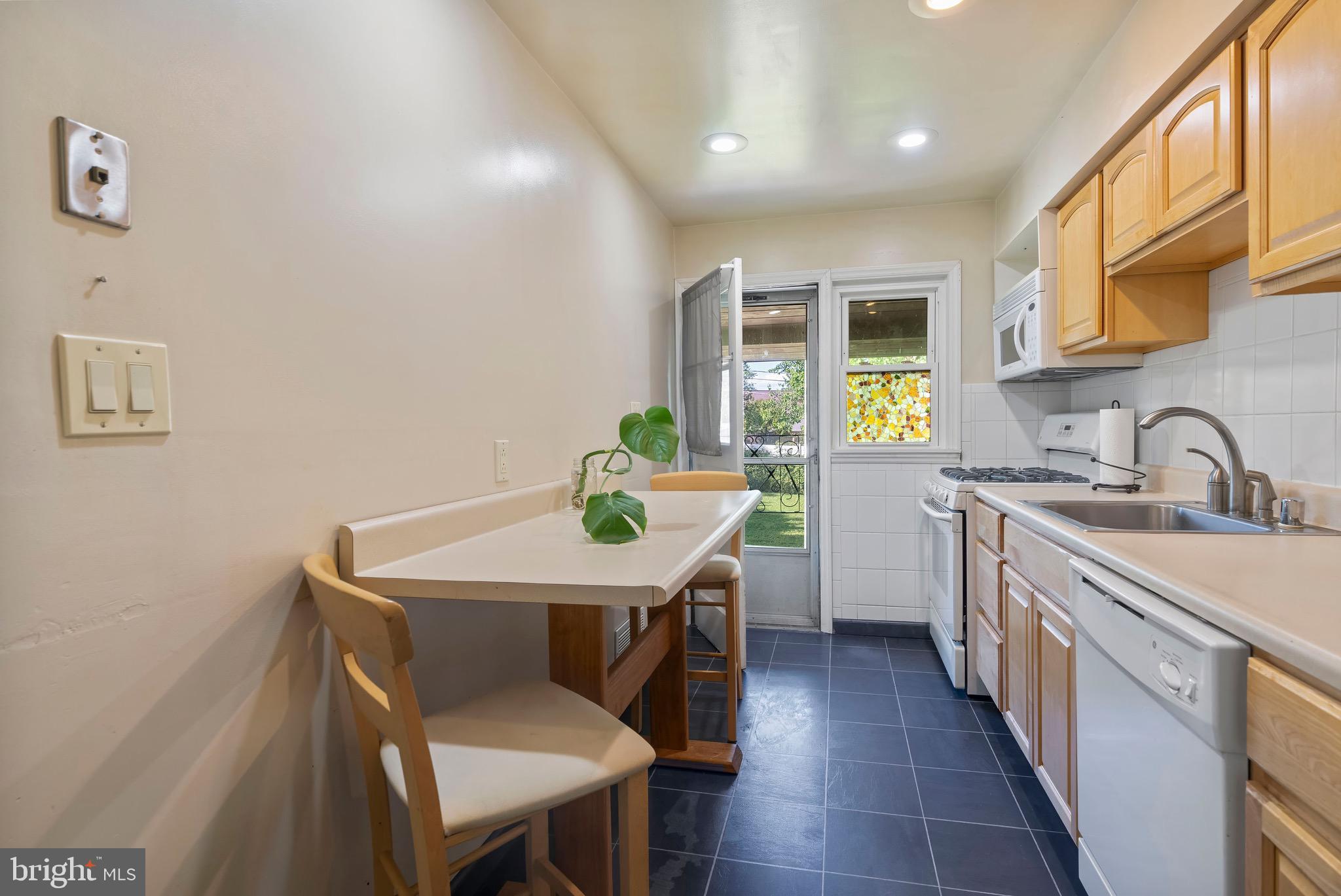 SHADY OAKS - Residential Lease