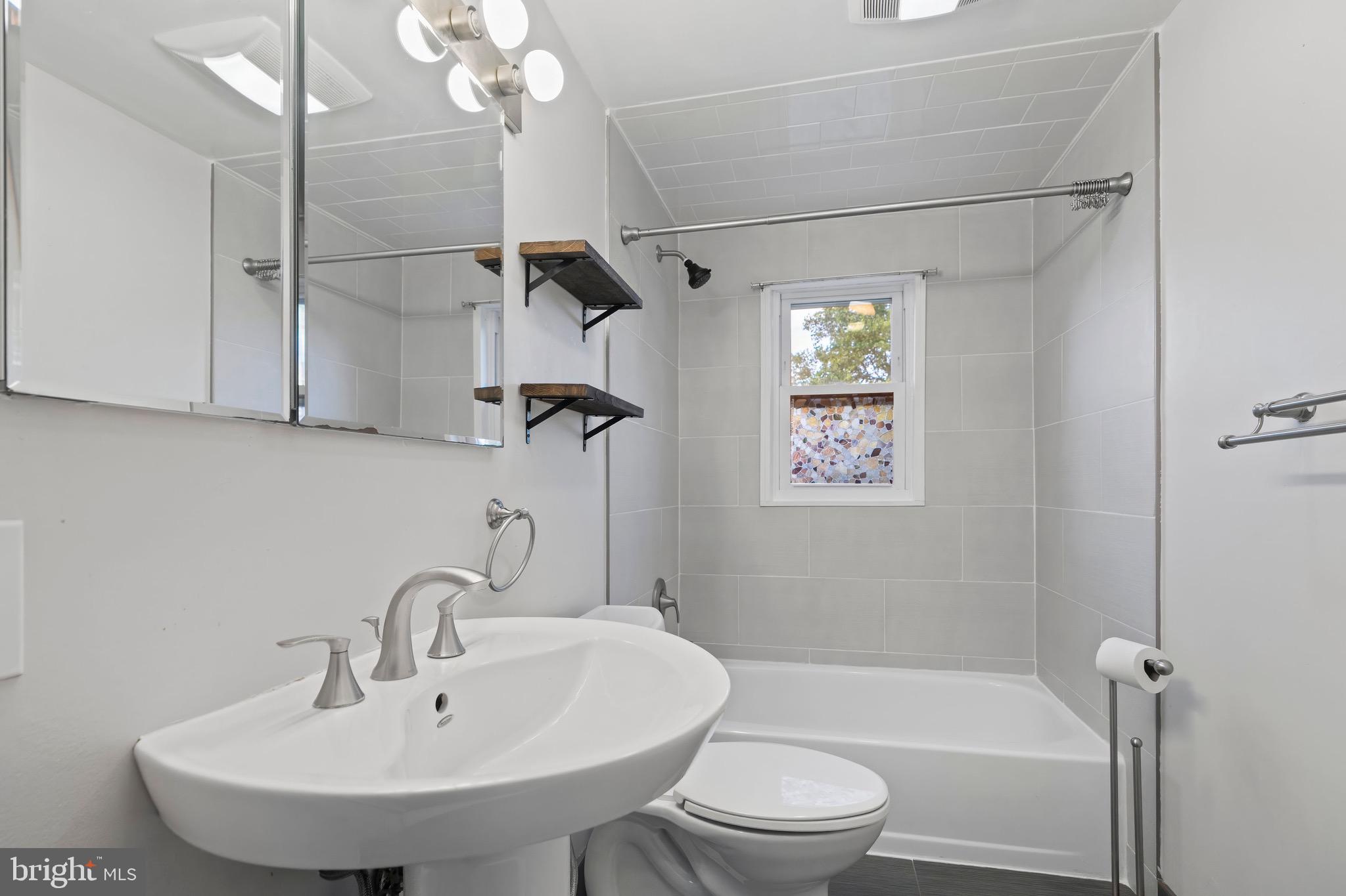 SHADY OAKS - Residential Lease