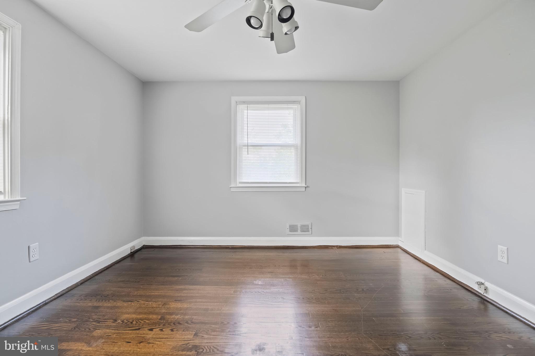 SHADY OAKS - Residential Lease