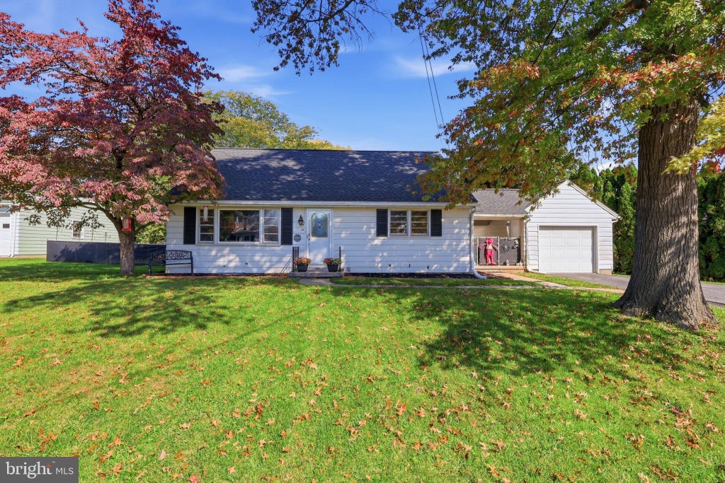 Photo of 129 E Harrisburg Avenue, ELIZABETHTOWN, PA 17022 (MLS # PALA2097638)