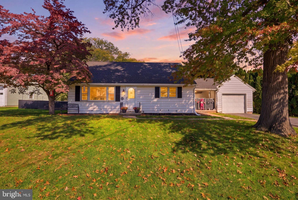 Photo of 129 E Harrisburg Avenue, ELIZABETHTOWN, PA 17022 (MLS # PALA2097638)