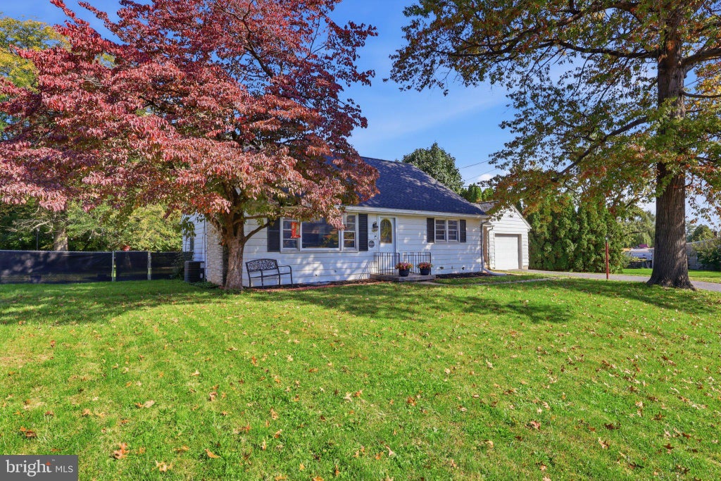 Photo of 129 E Harrisburg Avenue, ELIZABETHTOWN, PA 17022 (MLS # PALA2097638)