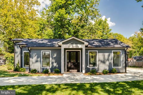 Photo of 13711 Joyce Road, WOODBRIDGE, VA 22191 (MLS # VAPW2115032)