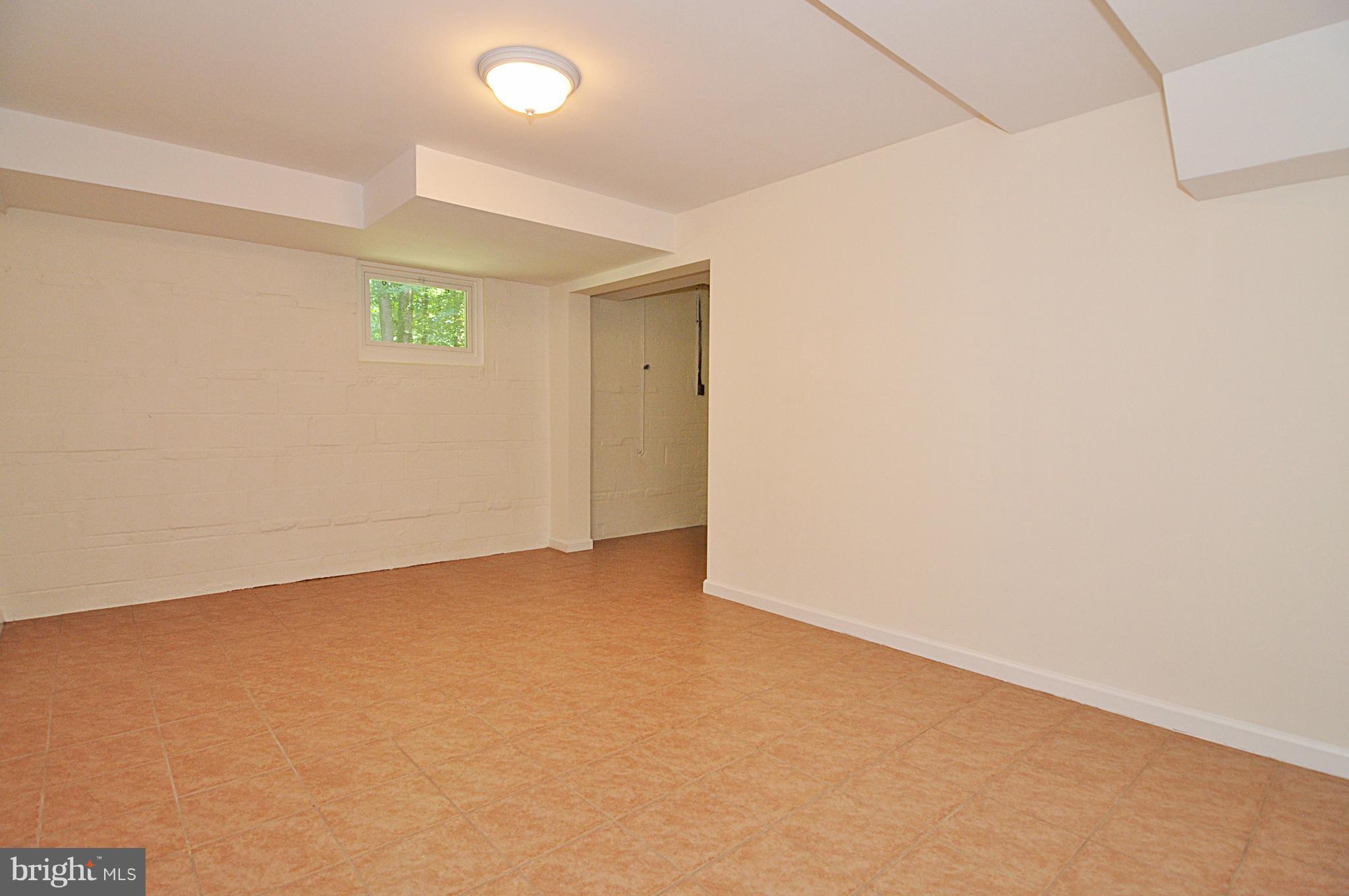 SLEEPY HOLLOW PARK - Residential Lease