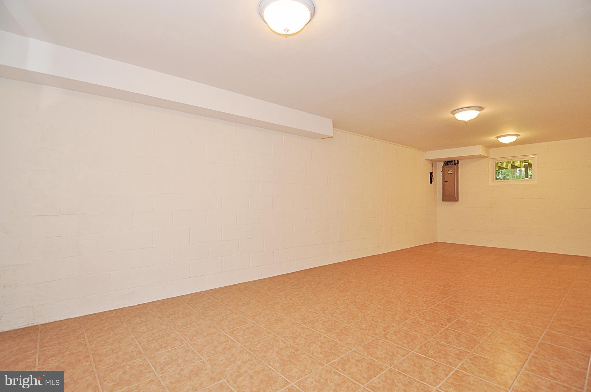 SLEEPY HOLLOW PARK - Residential Lease