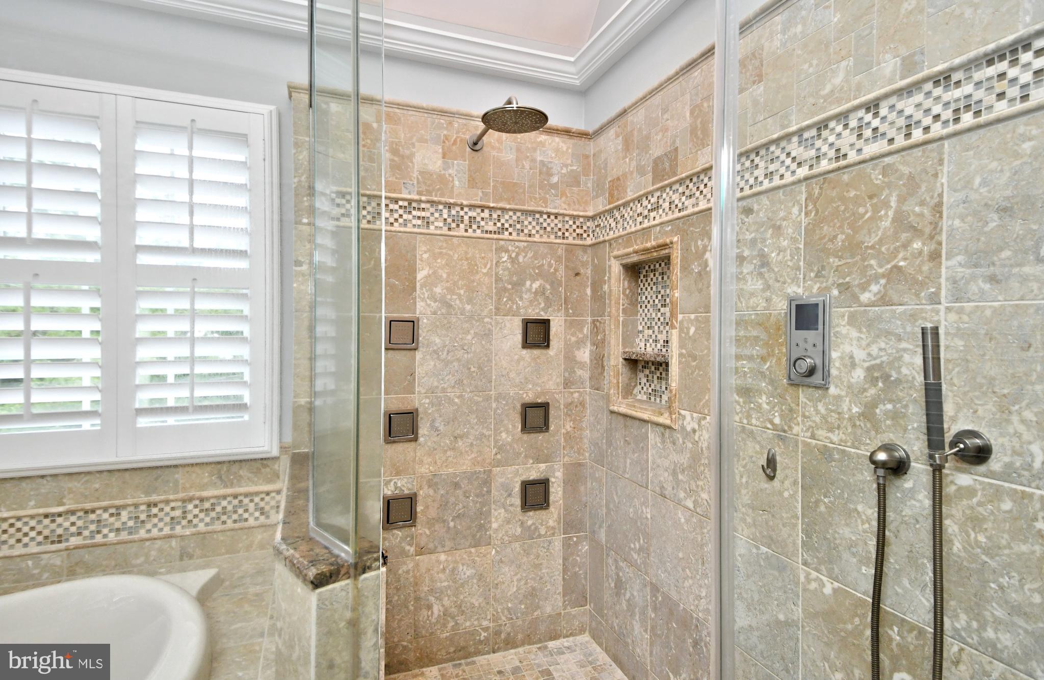 HORSHAM CHASE - Residential