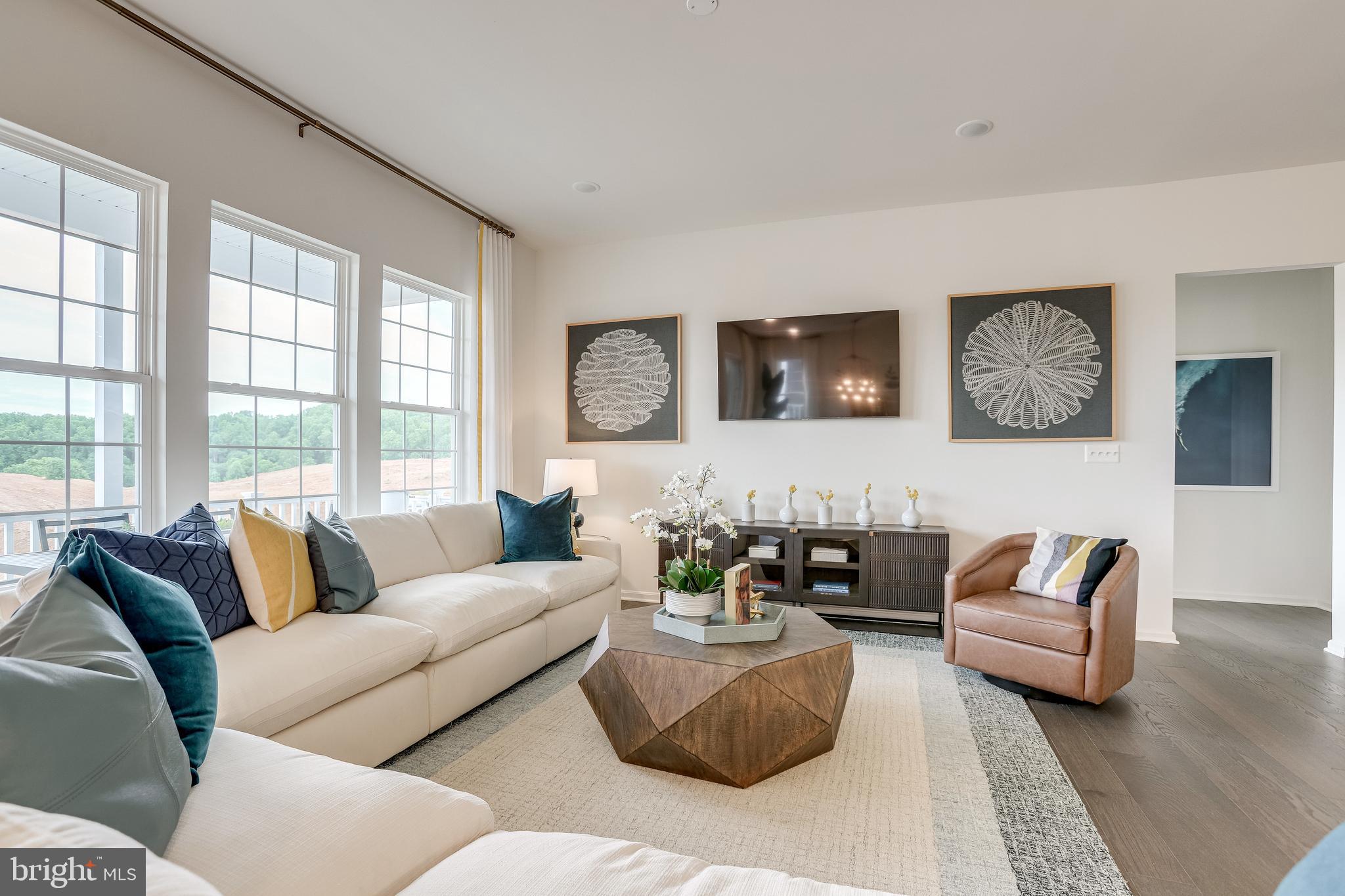 FOUR SEASONS - Residential