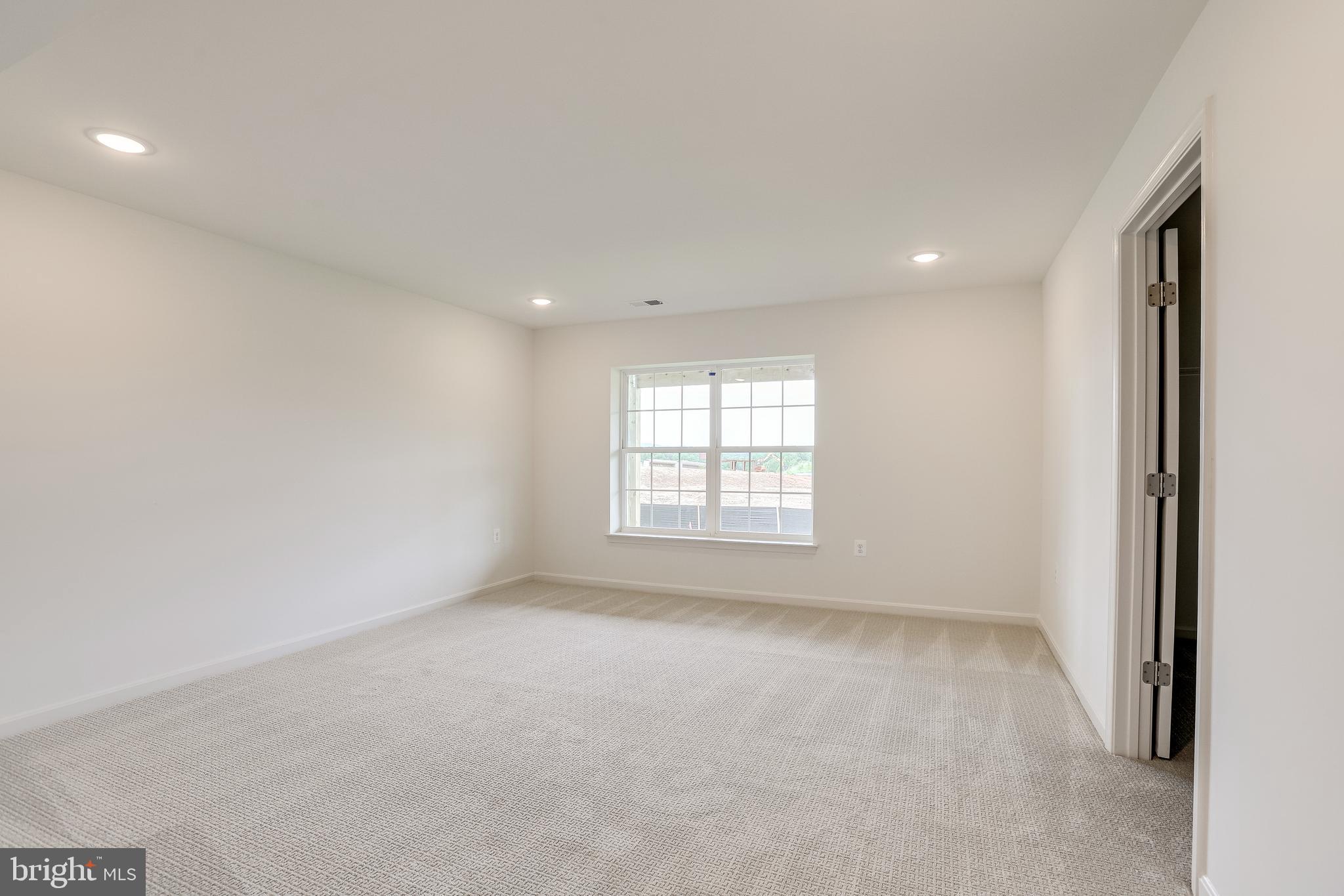 FOUR SEASONS - Residential