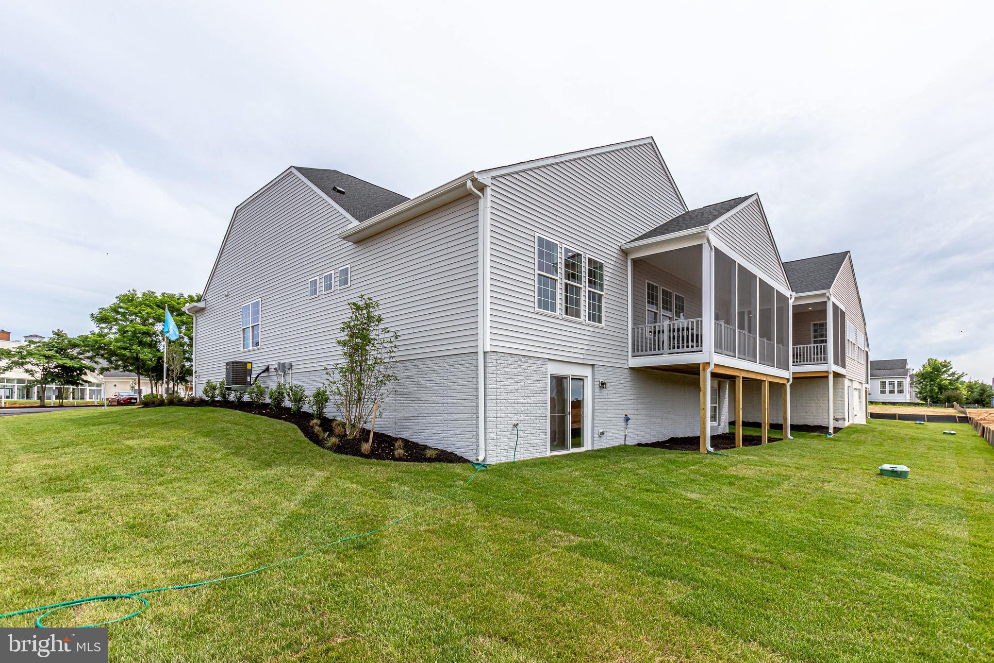 FOUR SEASONS - Residential