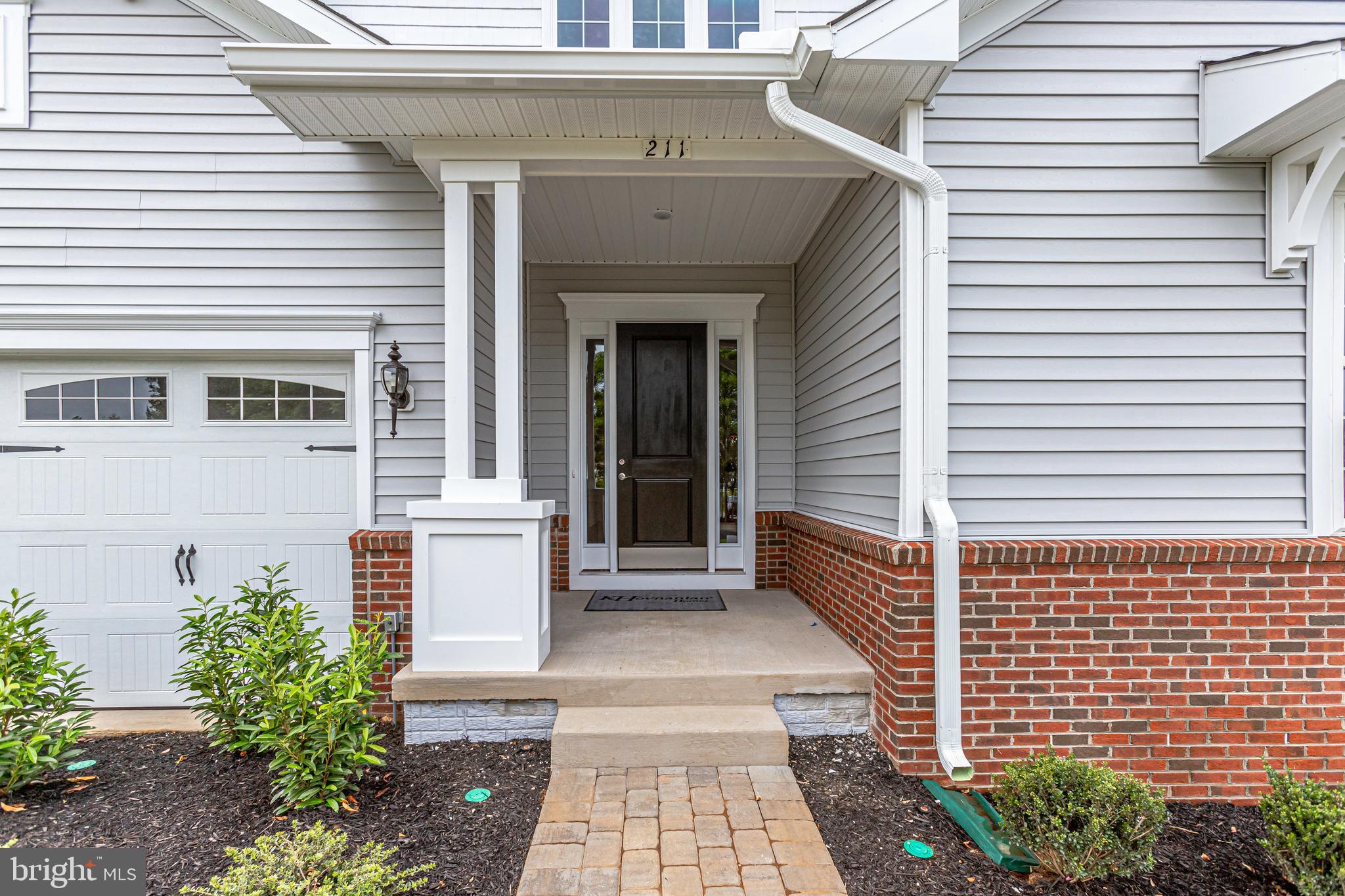 FOUR SEASONS - Residential