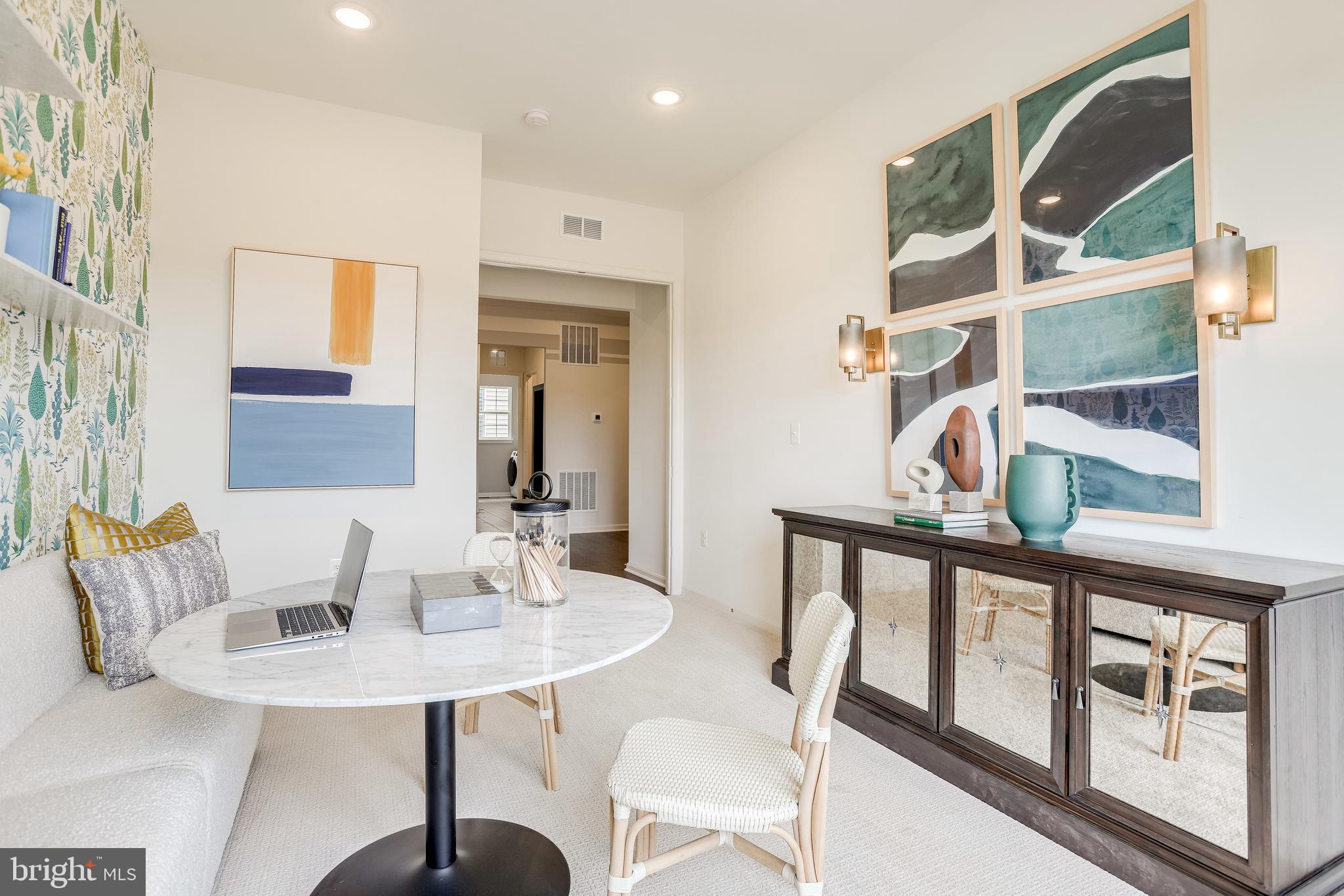 FOUR SEASONS - Residential