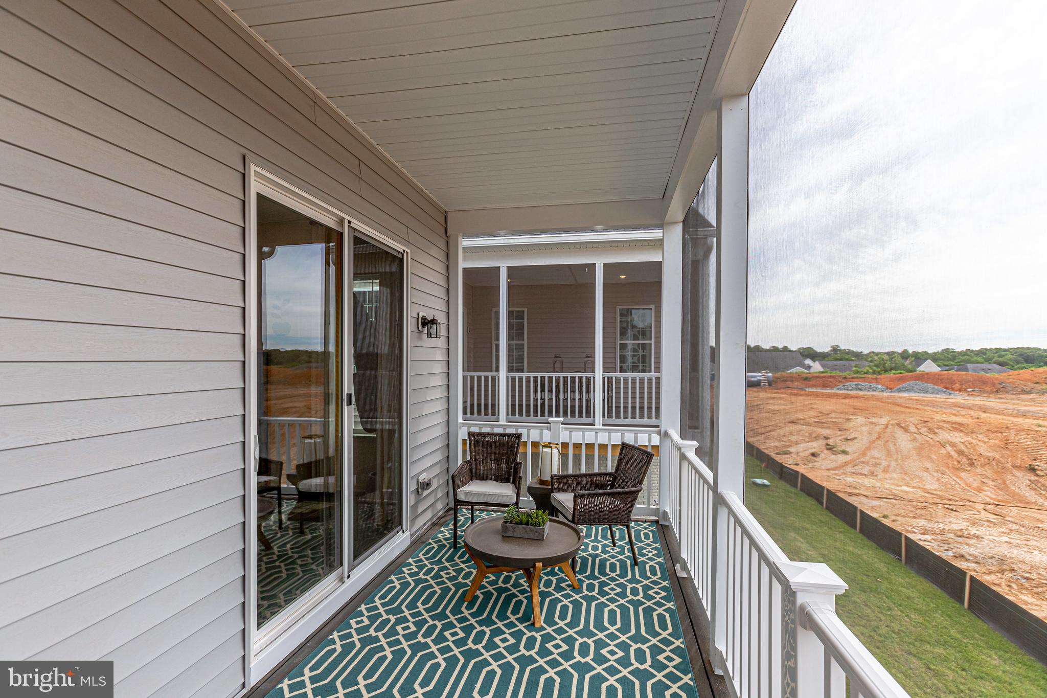 FOUR SEASONS - Residential