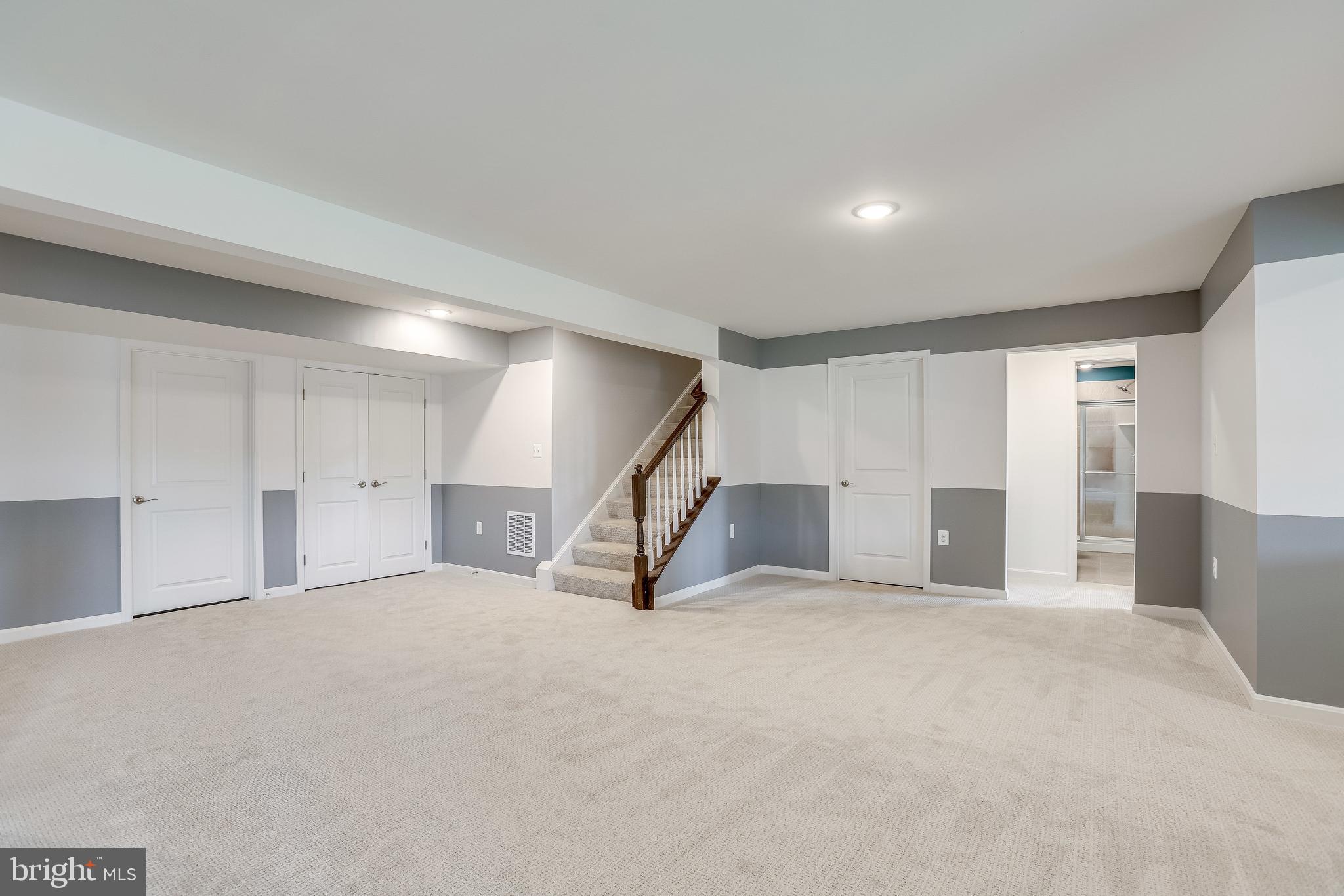 FOUR SEASONS - Residential