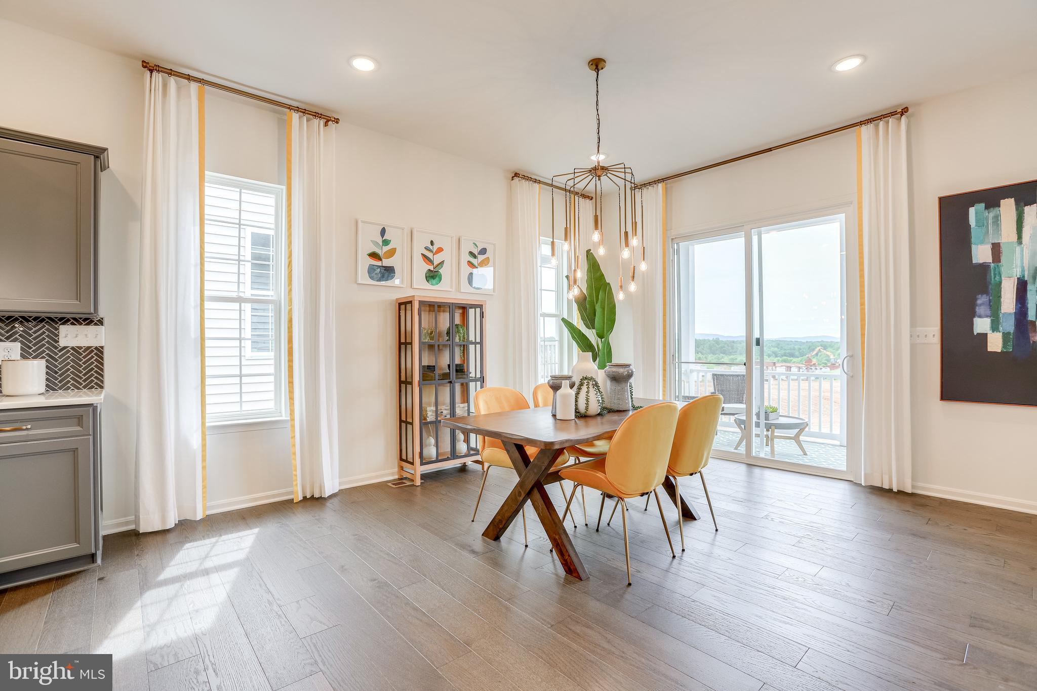 FOUR SEASONS - Residential