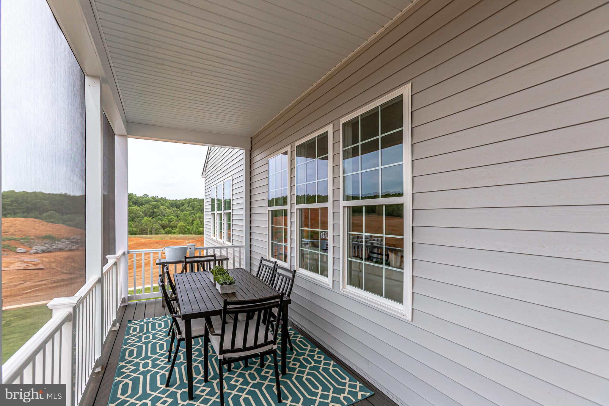 FOUR SEASONS - Residential