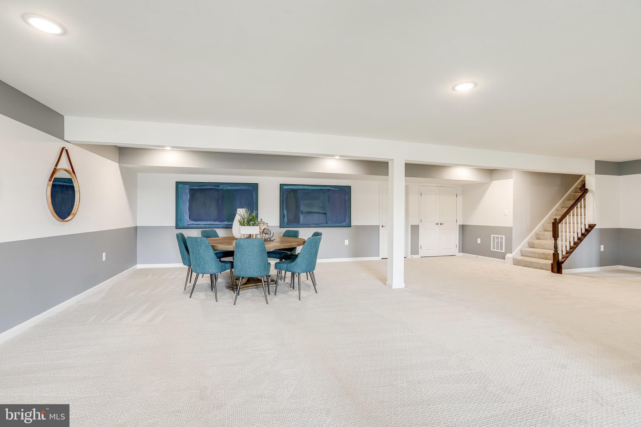 FOUR SEASONS - Residential