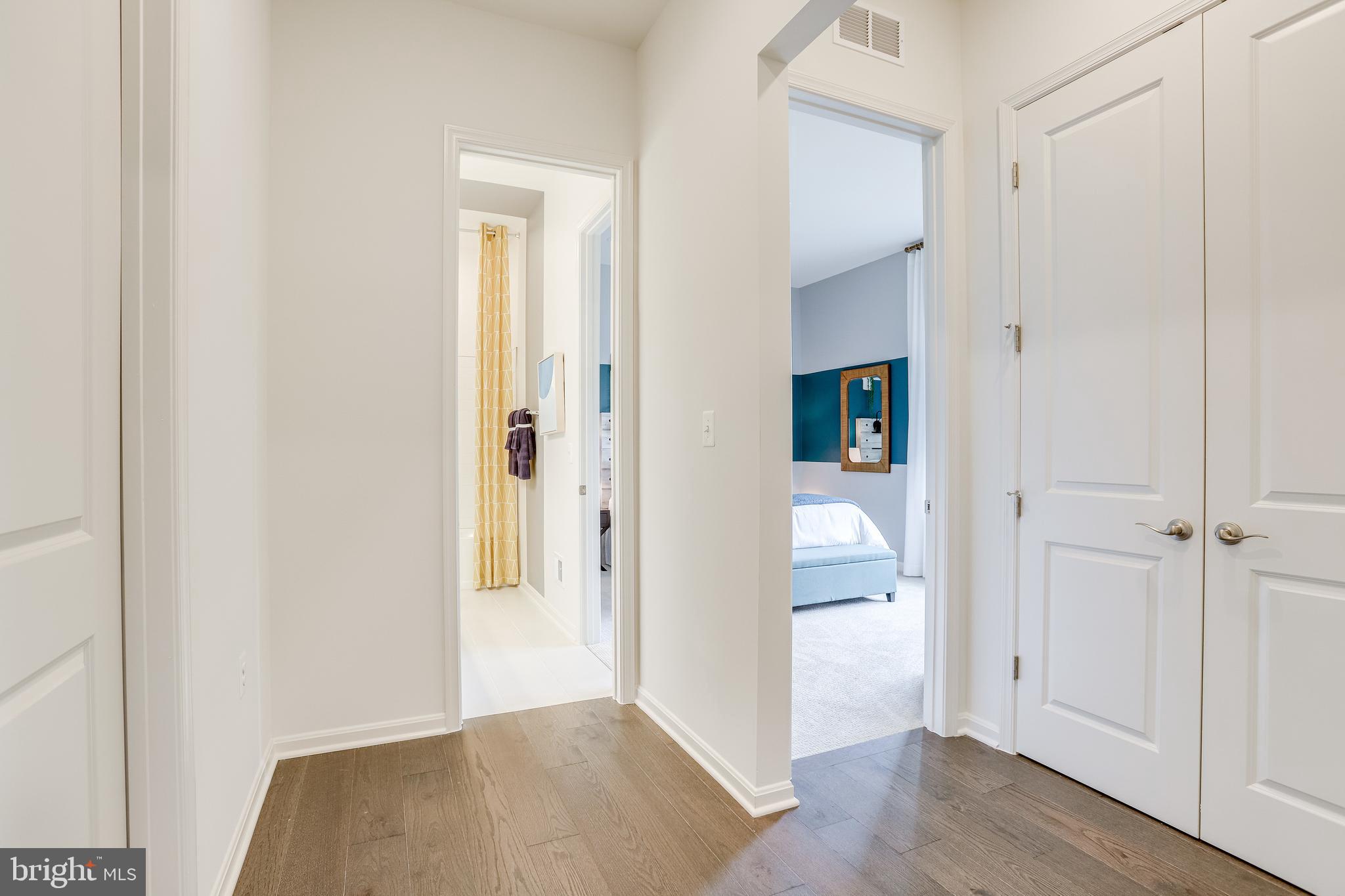 FOUR SEASONS - Residential