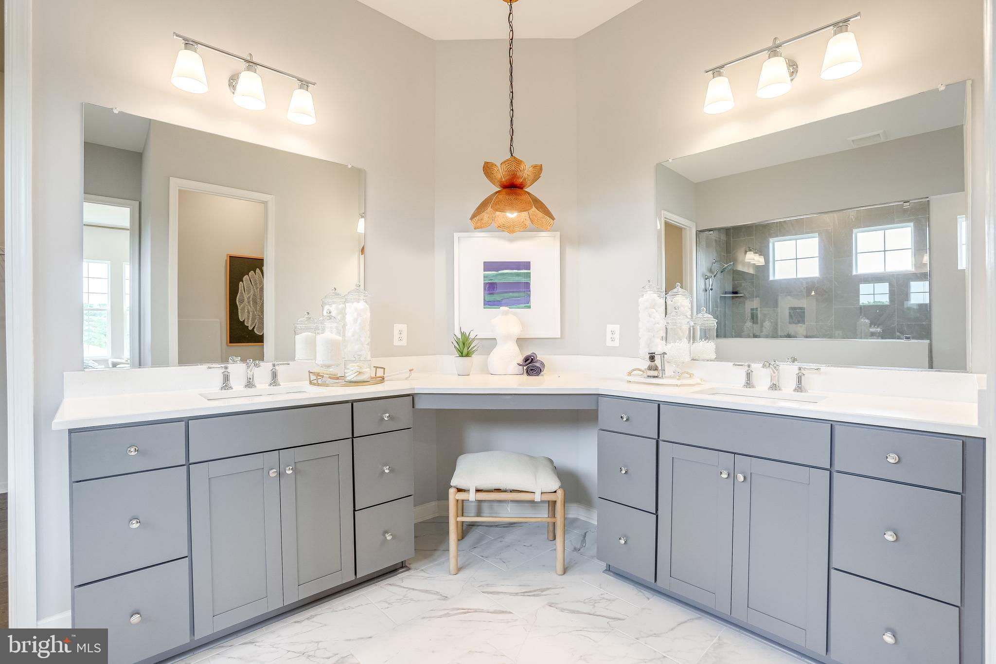 FOUR SEASONS - Residential