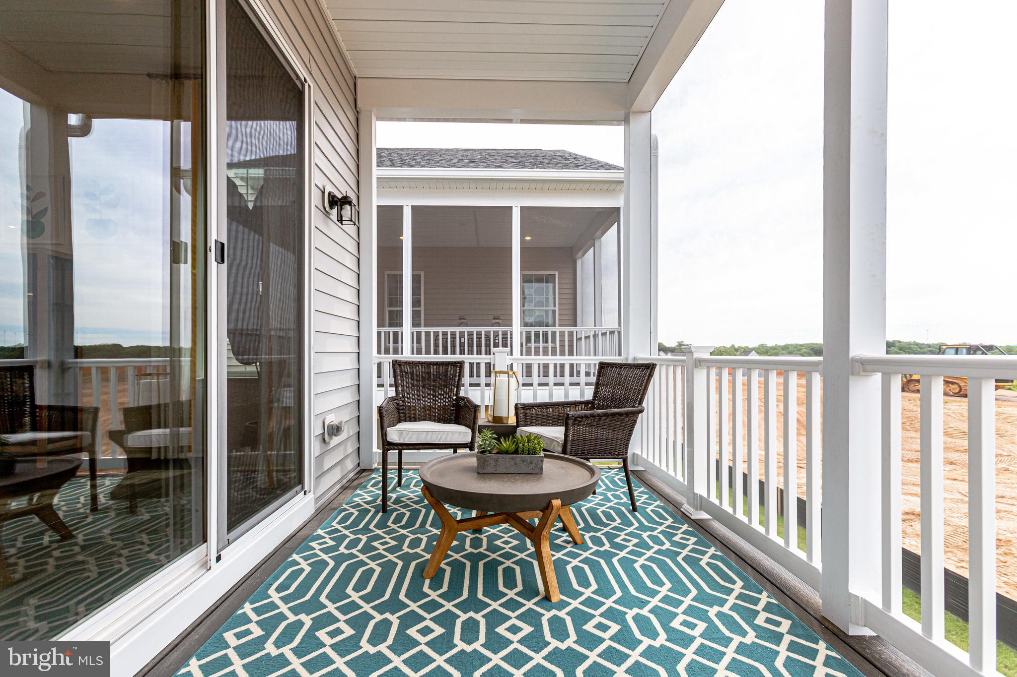 FOUR SEASONS - Residential