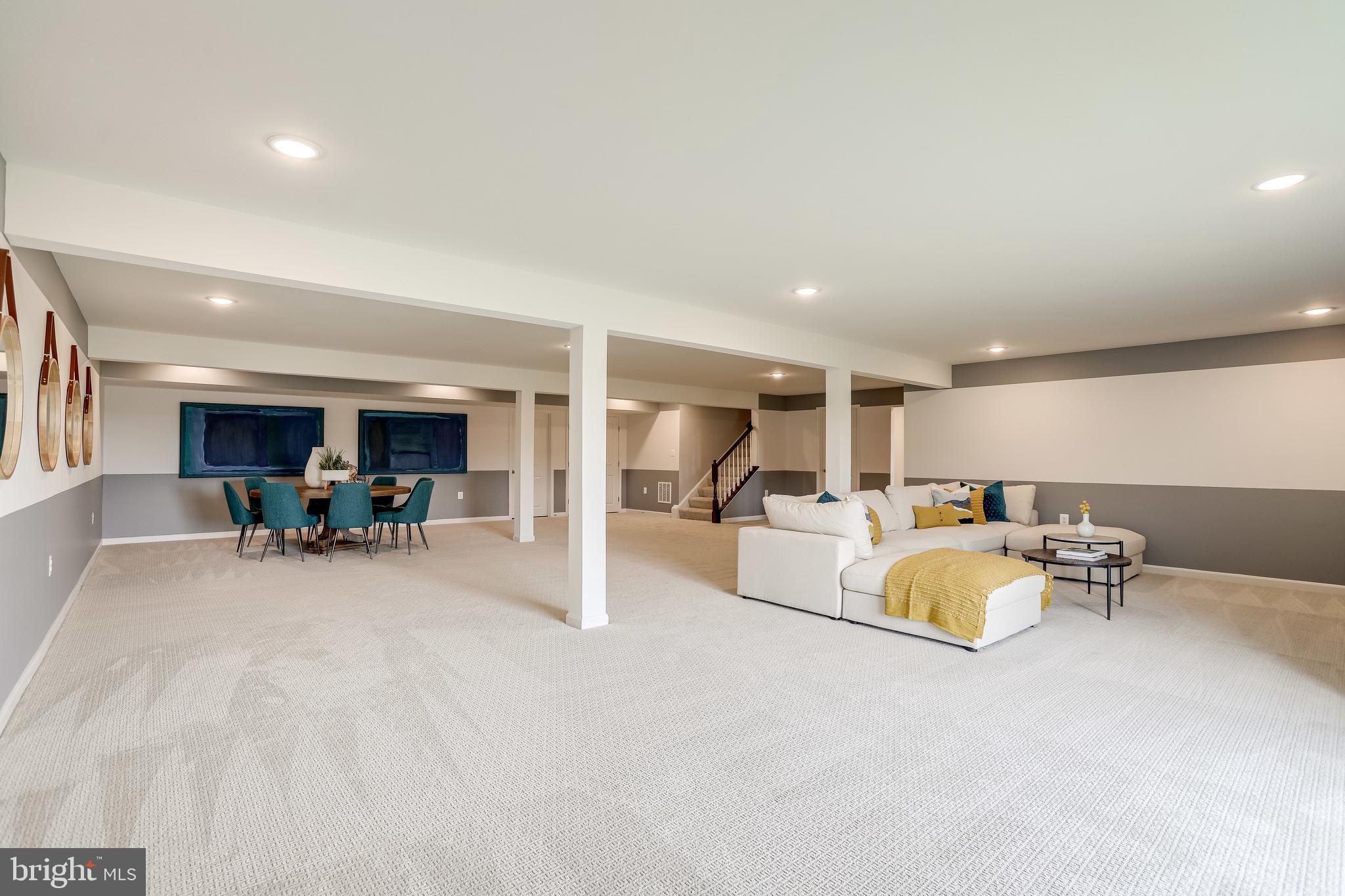 FOUR SEASONS - Residential