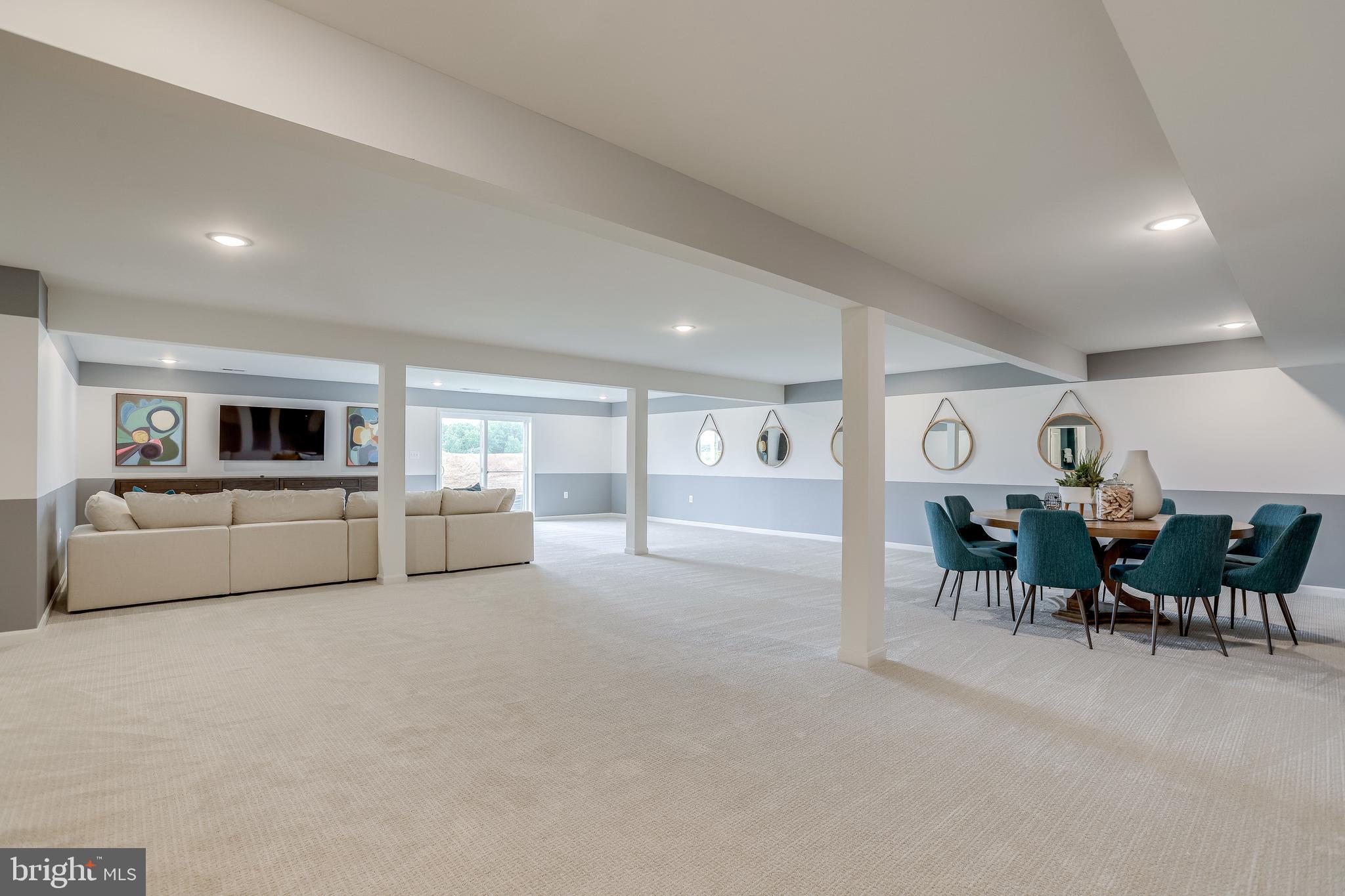 FOUR SEASONS - Residential