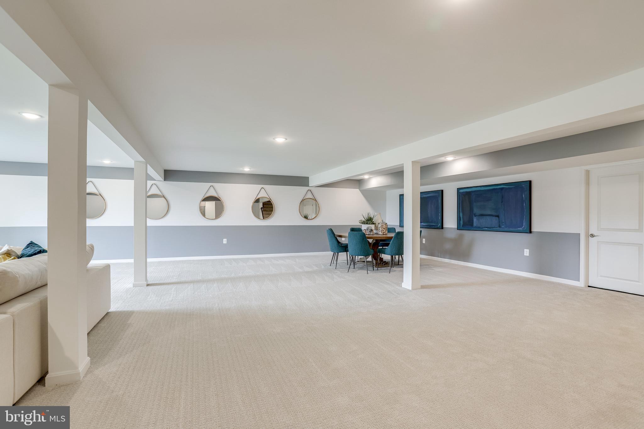 FOUR SEASONS - Residential