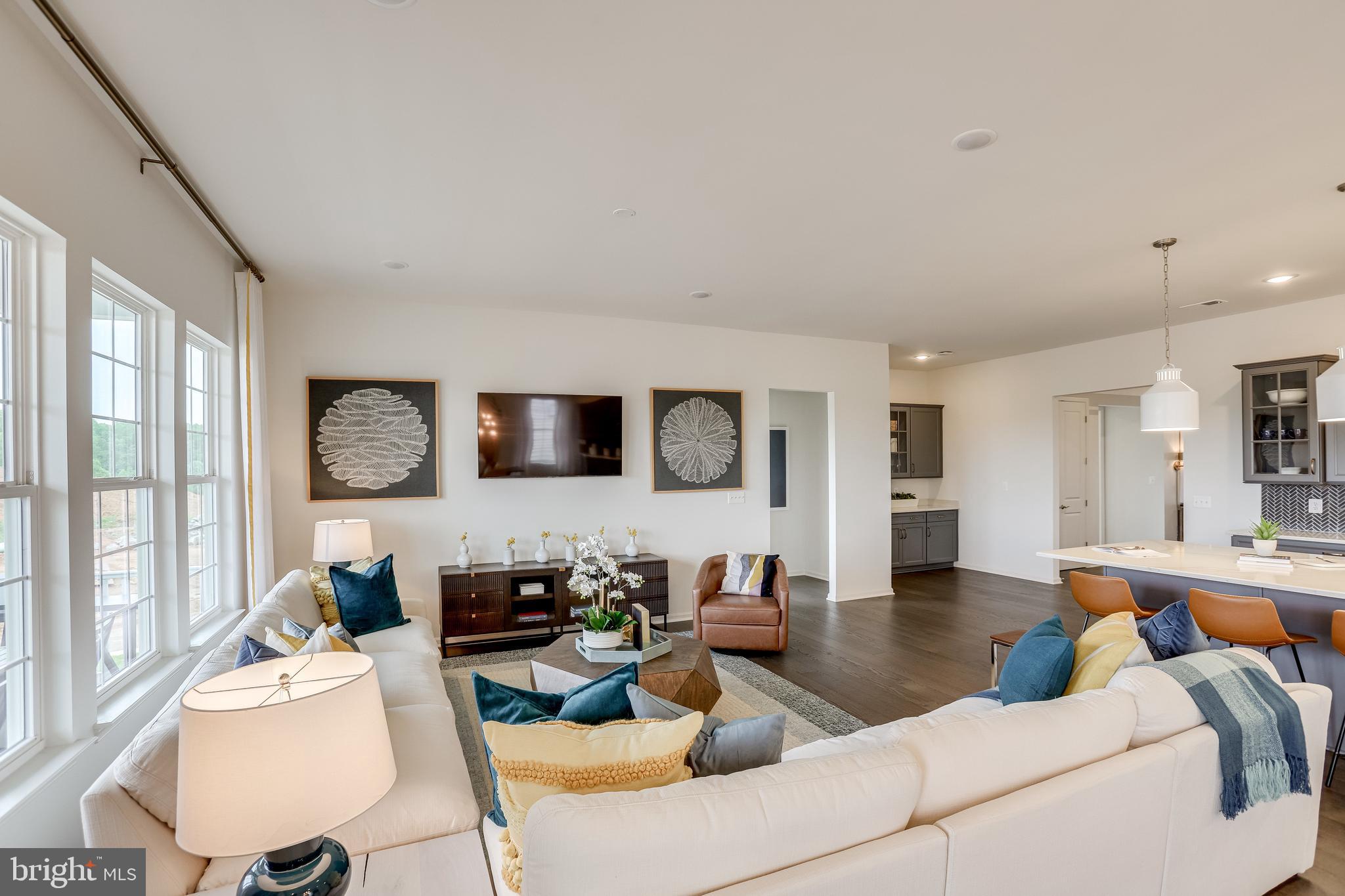 FOUR SEASONS - Residential