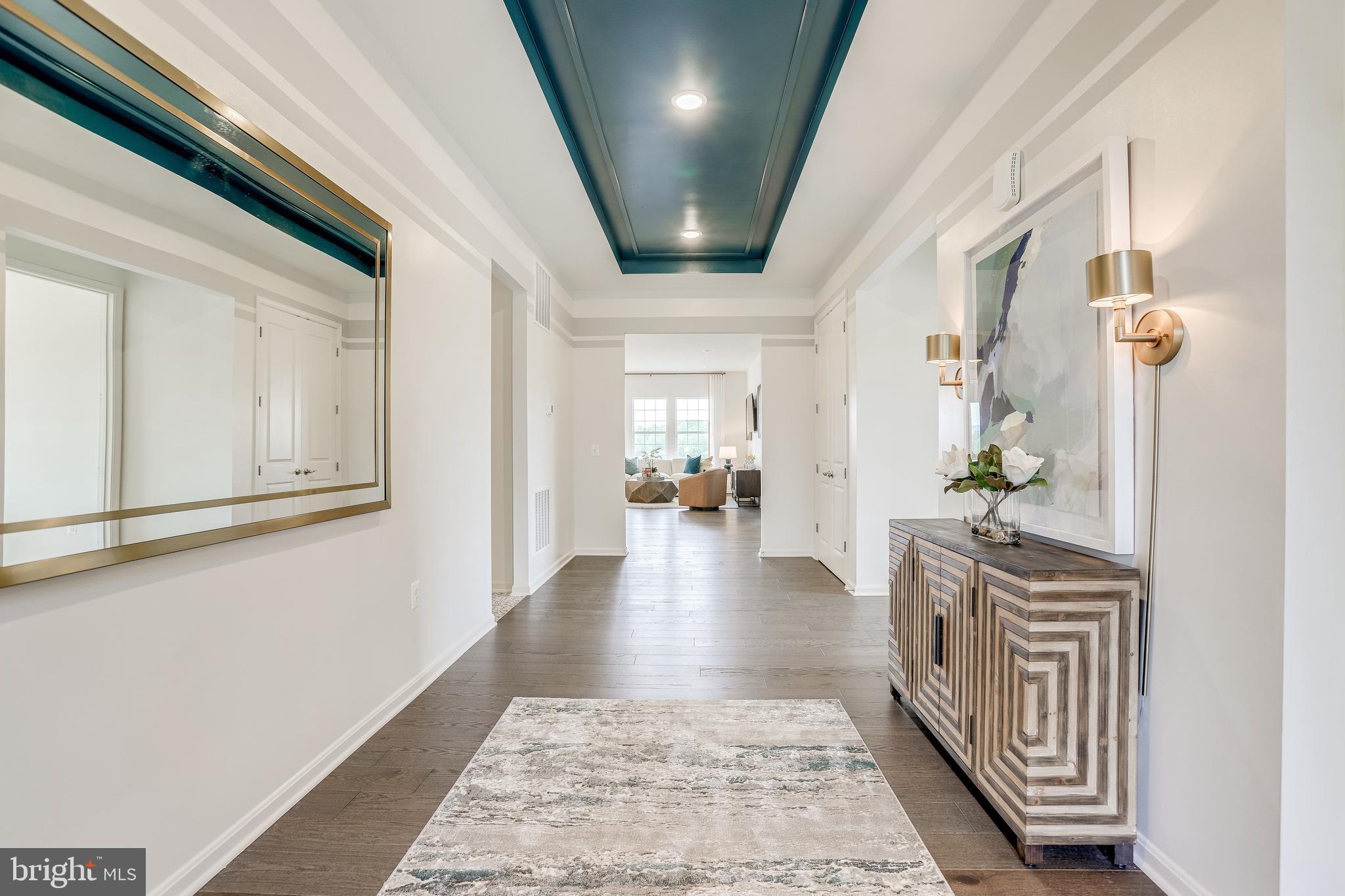 FOUR SEASONS - Residential